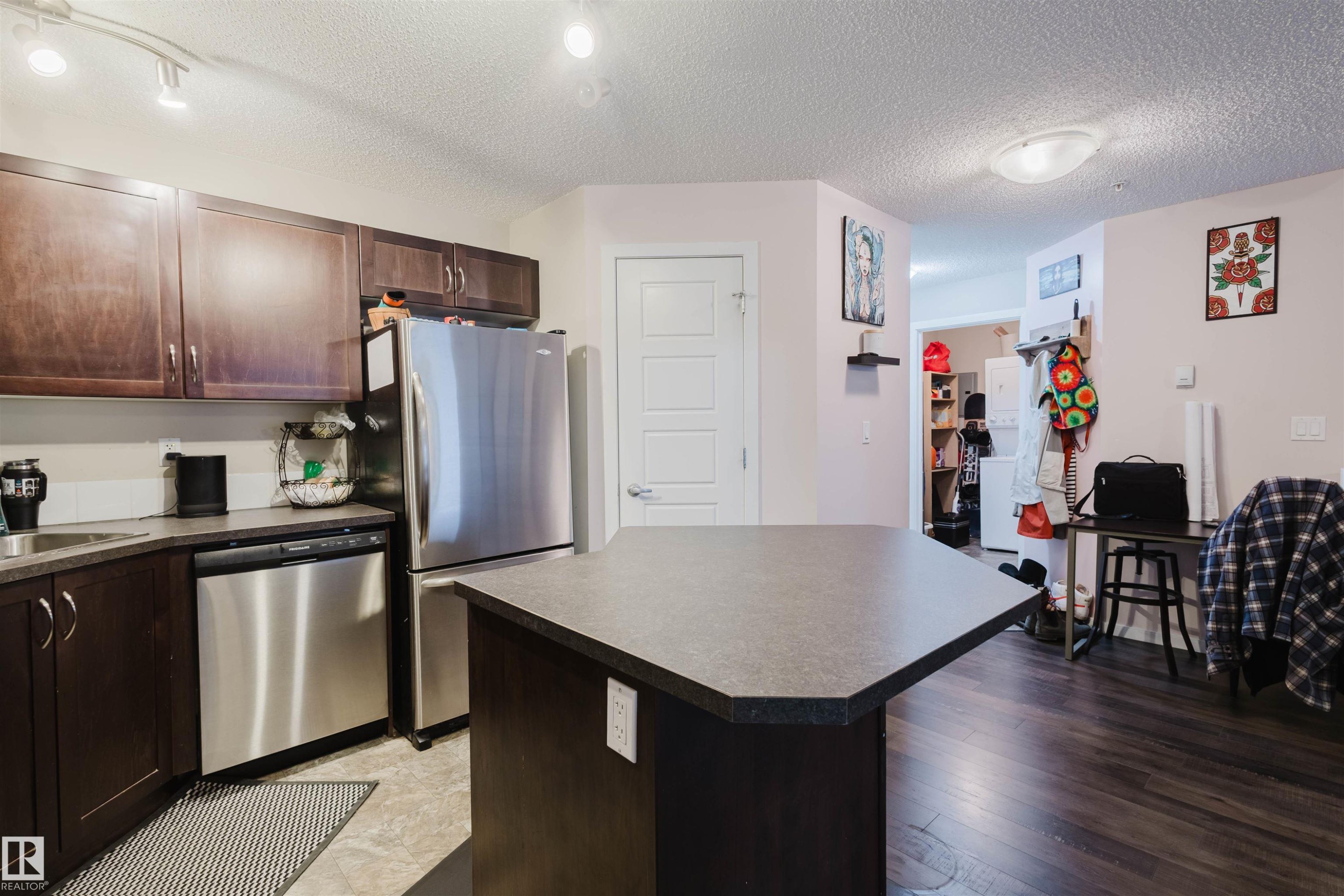 108 396 Silver Berry Road, Edmonton, AB - Indoor Photo Showing Kitchen