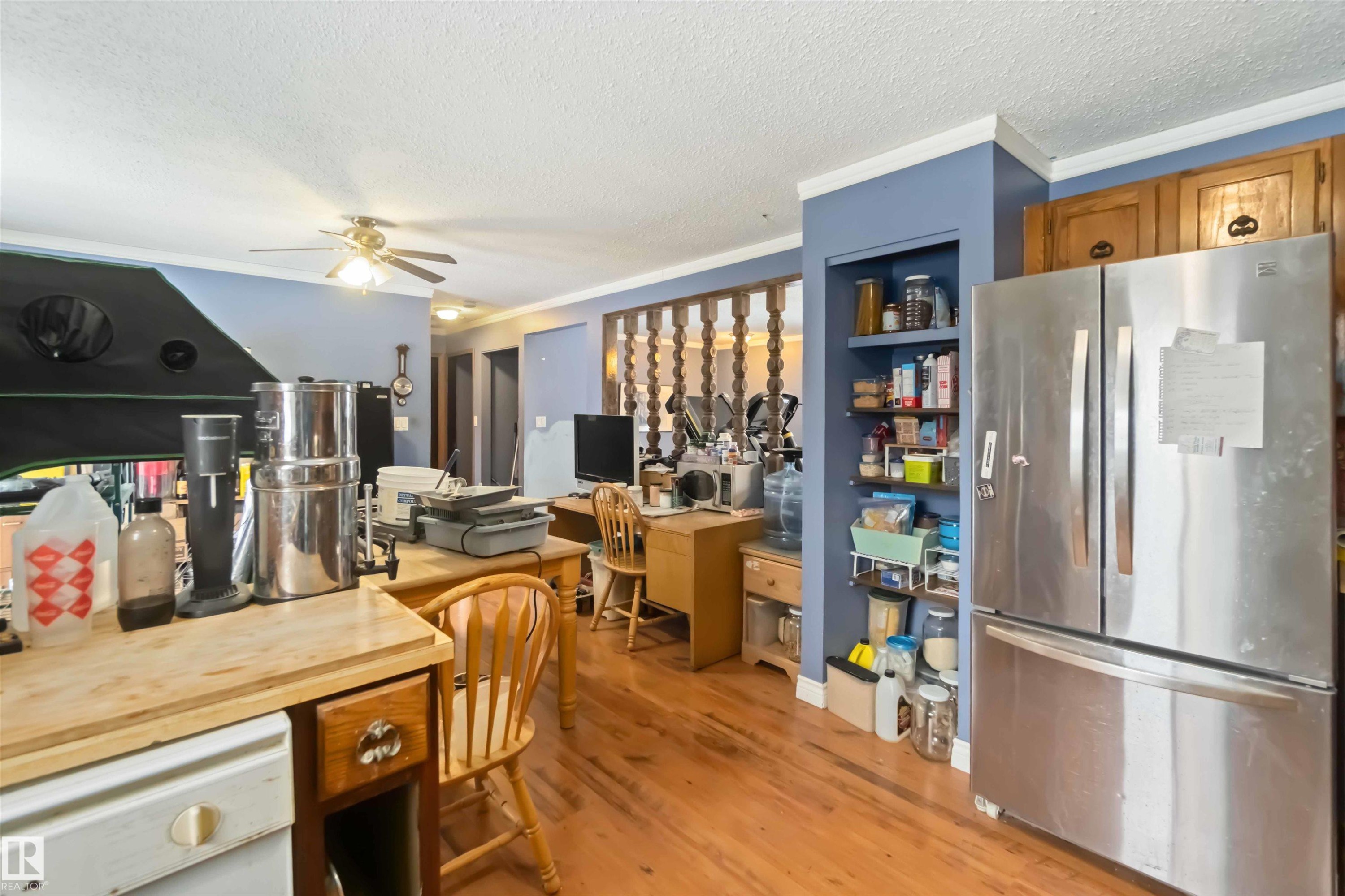 32 52432 Rge Road 20, Rural Parkland County, AB - Indoor Photo Showing Kitchen