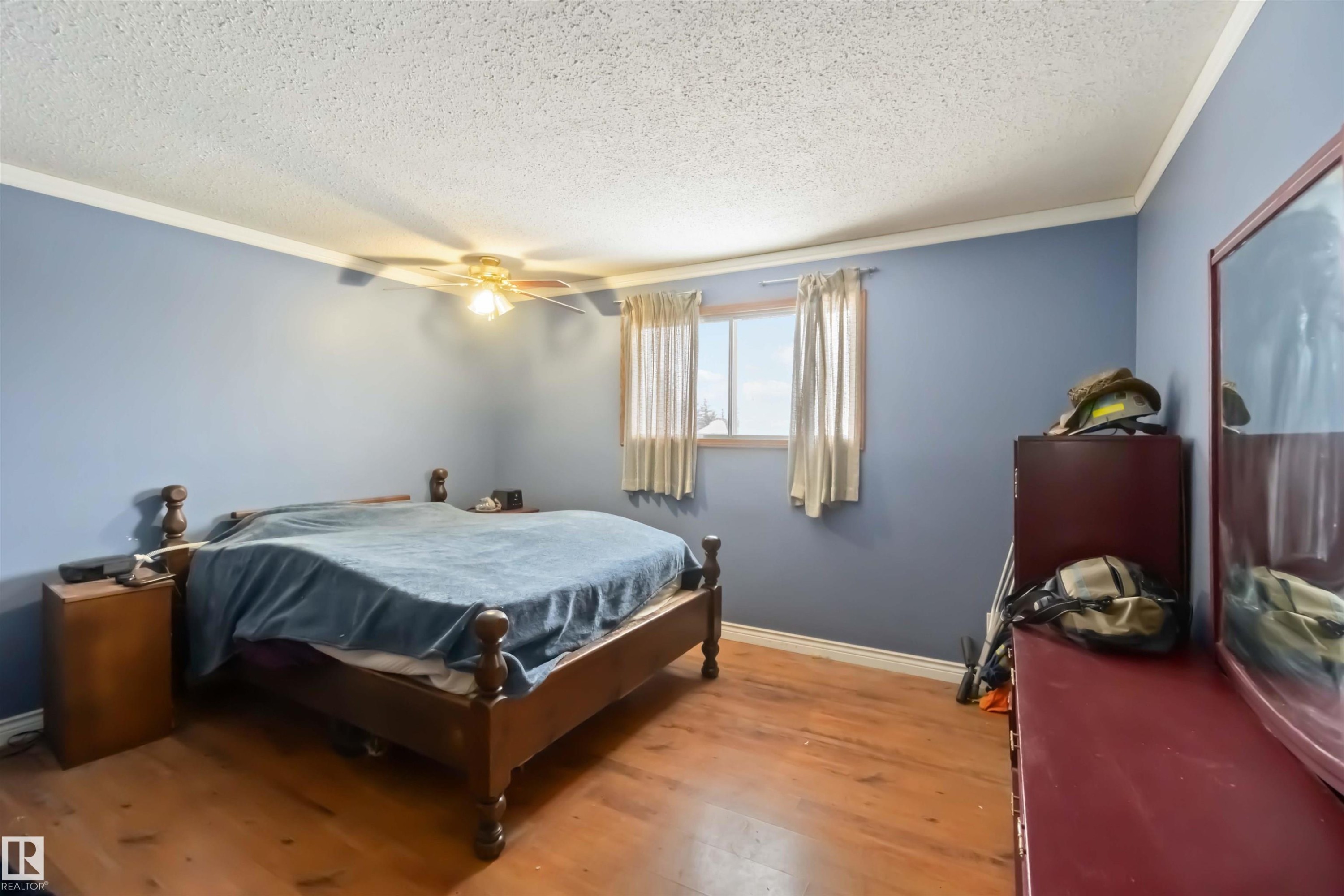 32 52432 Rge Road 20, Rural Parkland County, AB - Indoor Photo Showing Bedroom