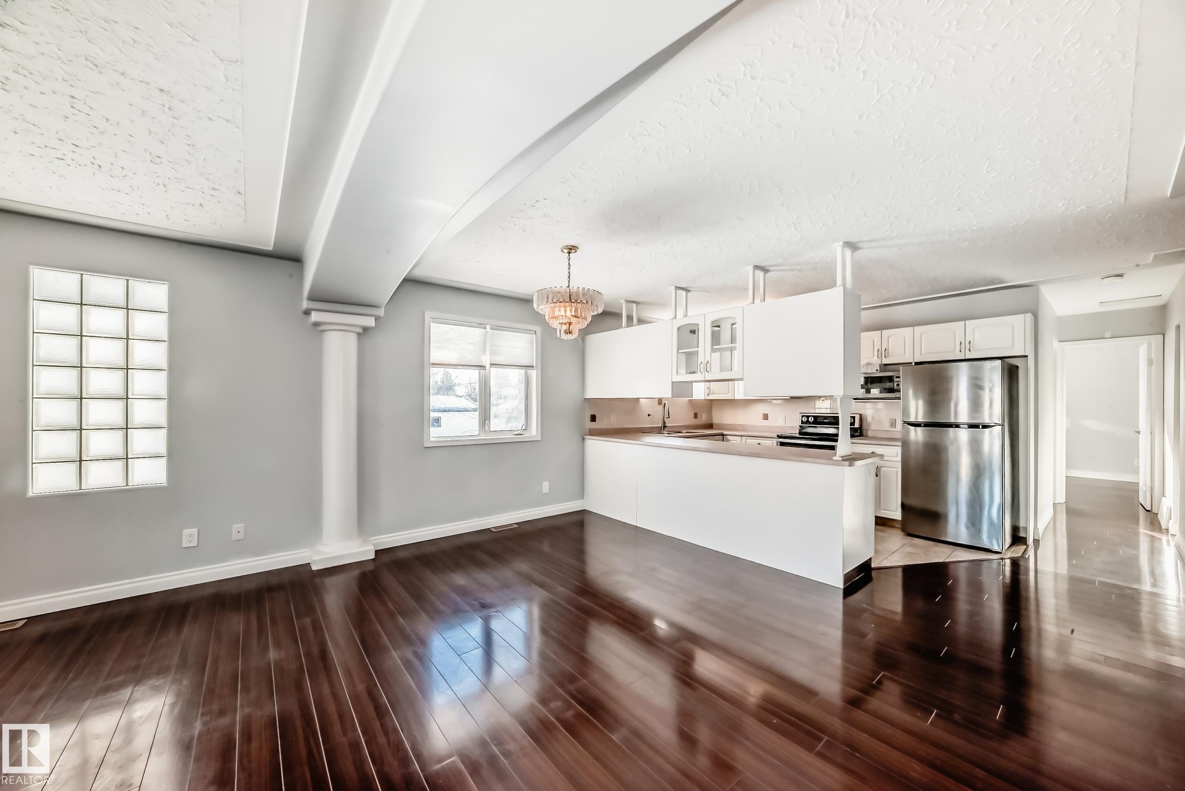 3641 114 Avenue, Edmonton, AB - Indoor Photo Showing Kitchen