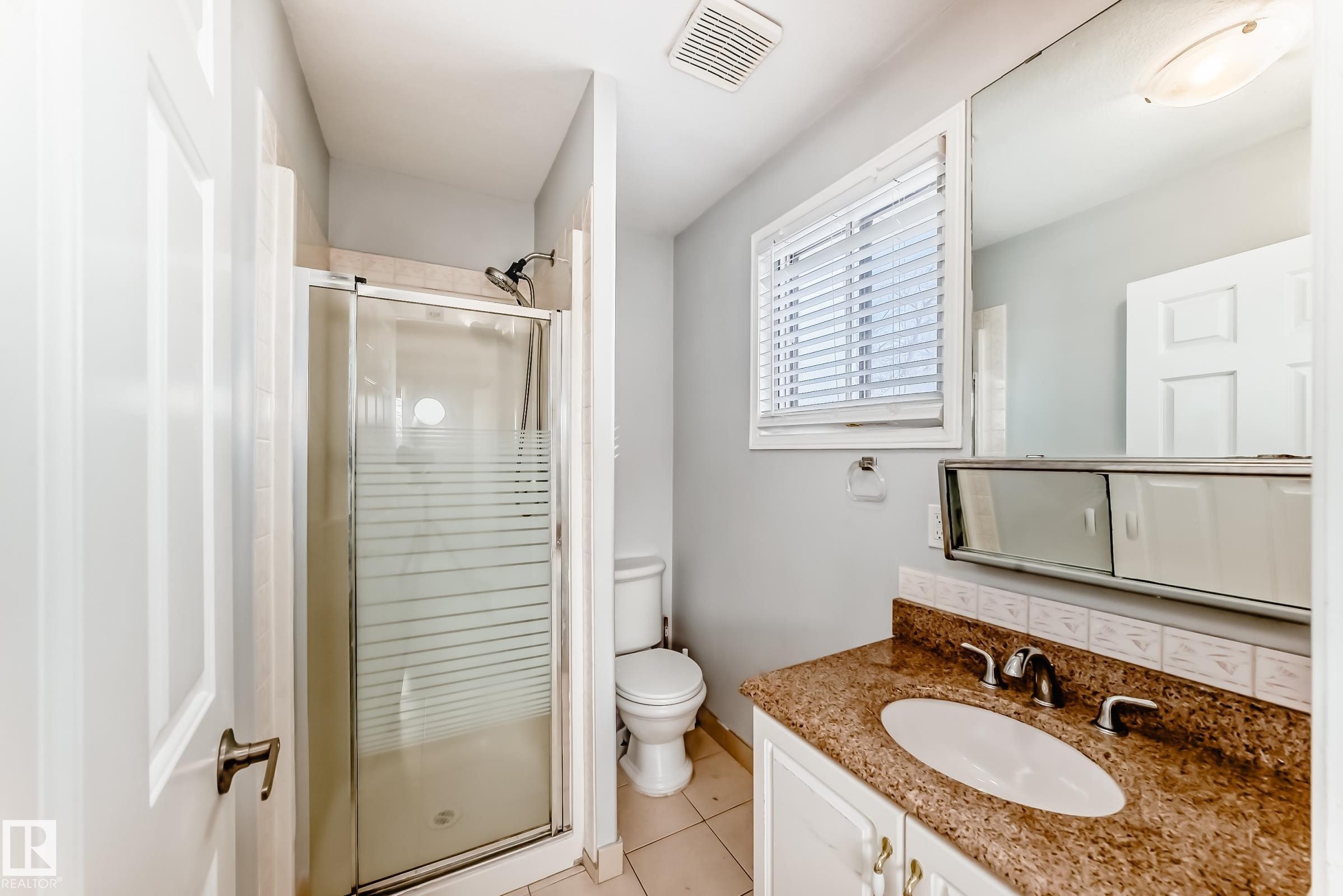 3641 114 Avenue, Edmonton, AB - Indoor Photo Showing Bathroom