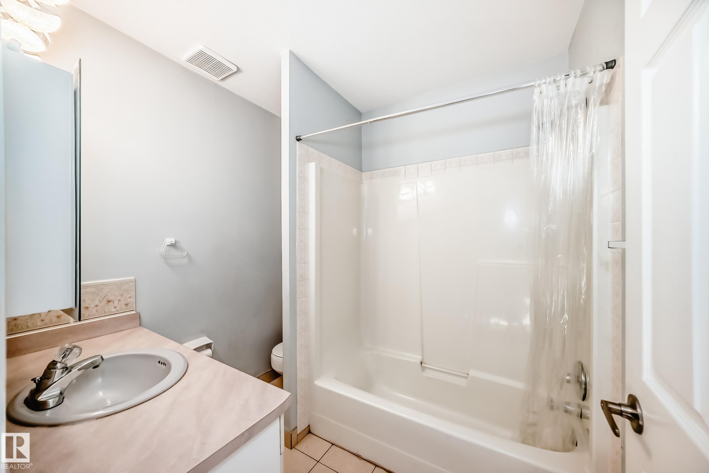 3641 114 Avenue, Edmonton, AB - Indoor Photo Showing Bathroom