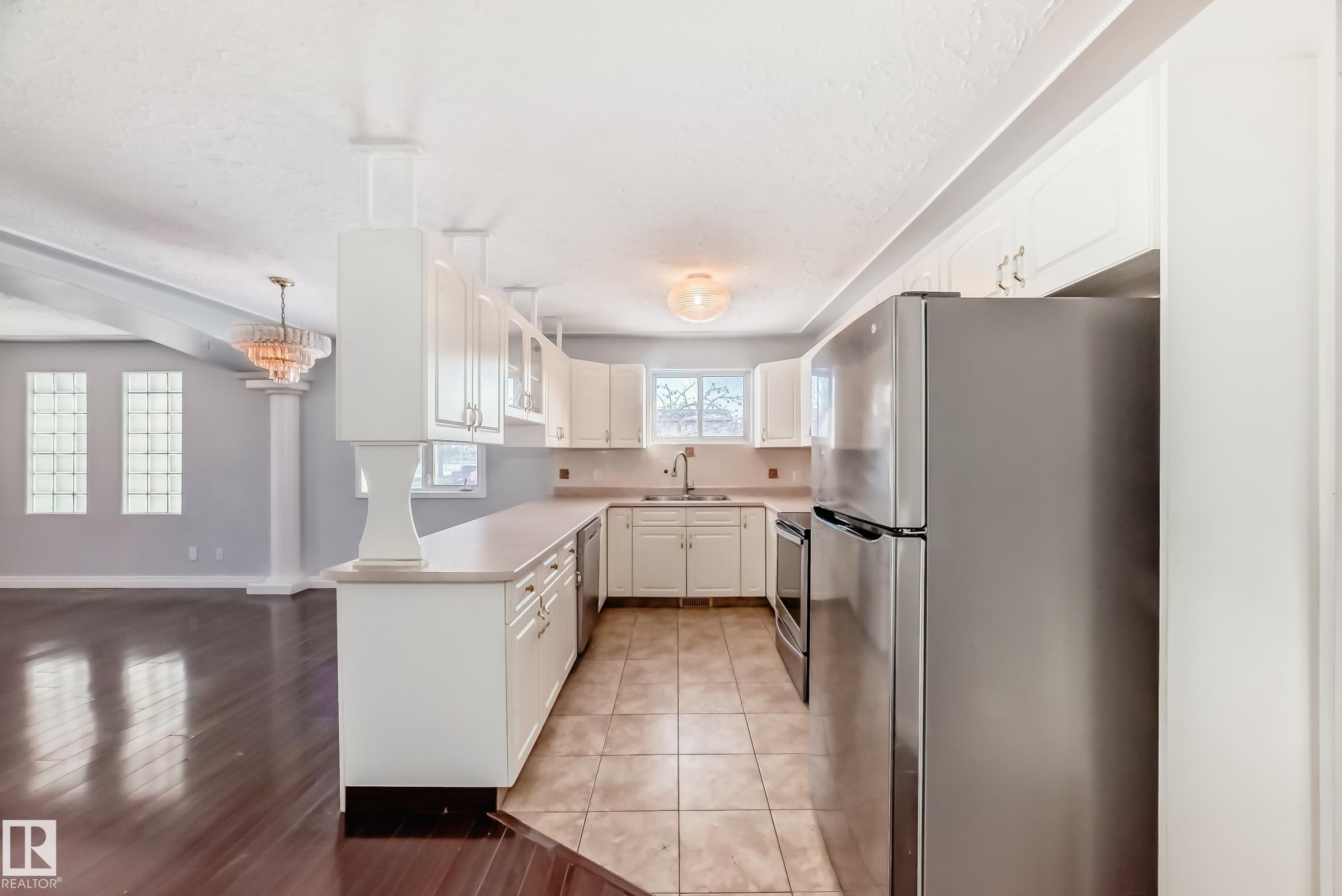 3641 114 Avenue, Edmonton, AB - Indoor Photo Showing Kitchen