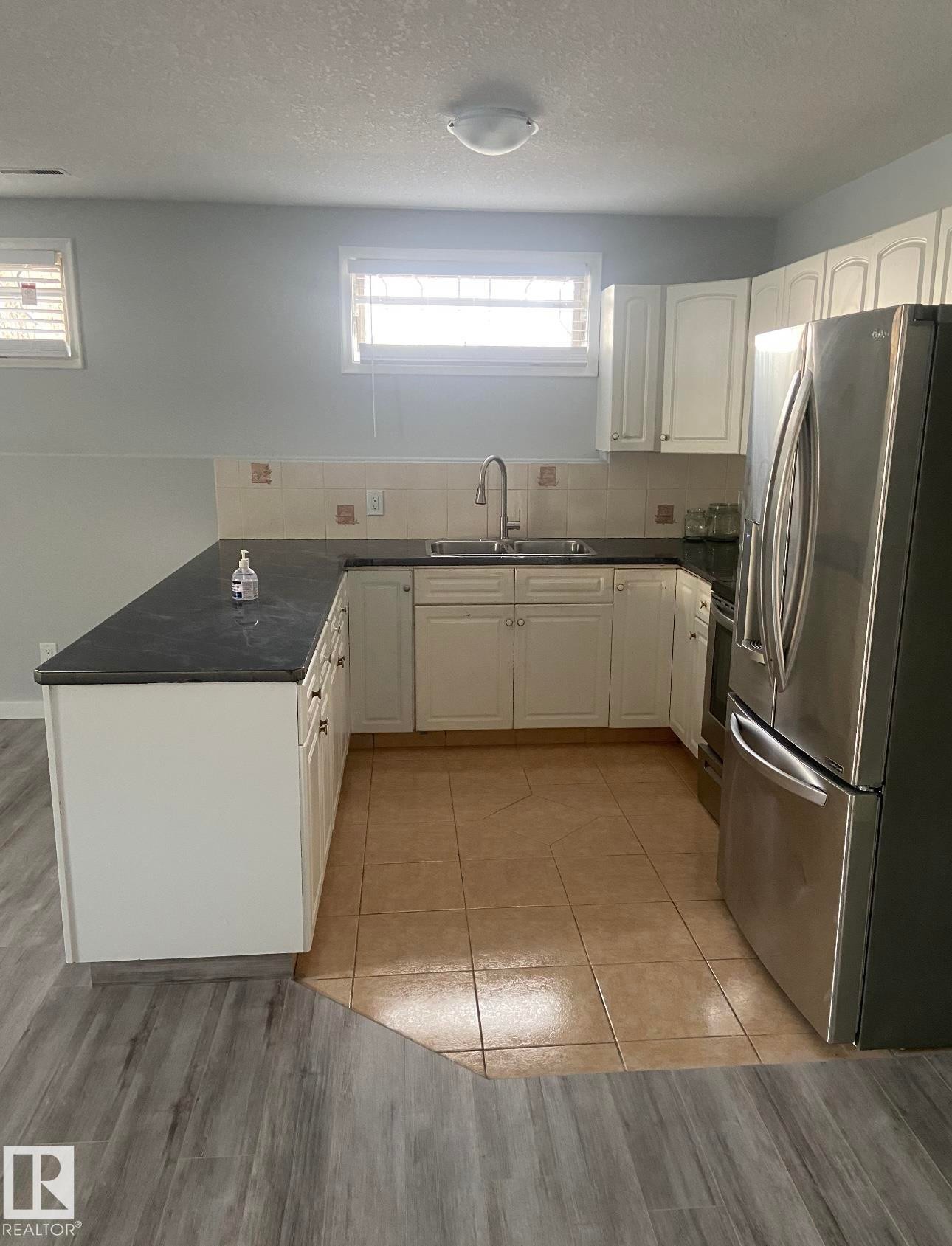 3641 114 Avenue, Edmonton, AB - Indoor Photo Showing Kitchen With Double Sink