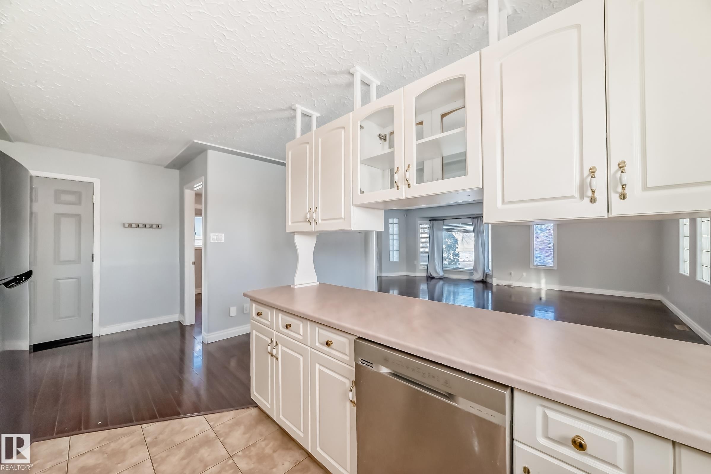 3641 114 Avenue, Edmonton, AB - Indoor Photo Showing Kitchen