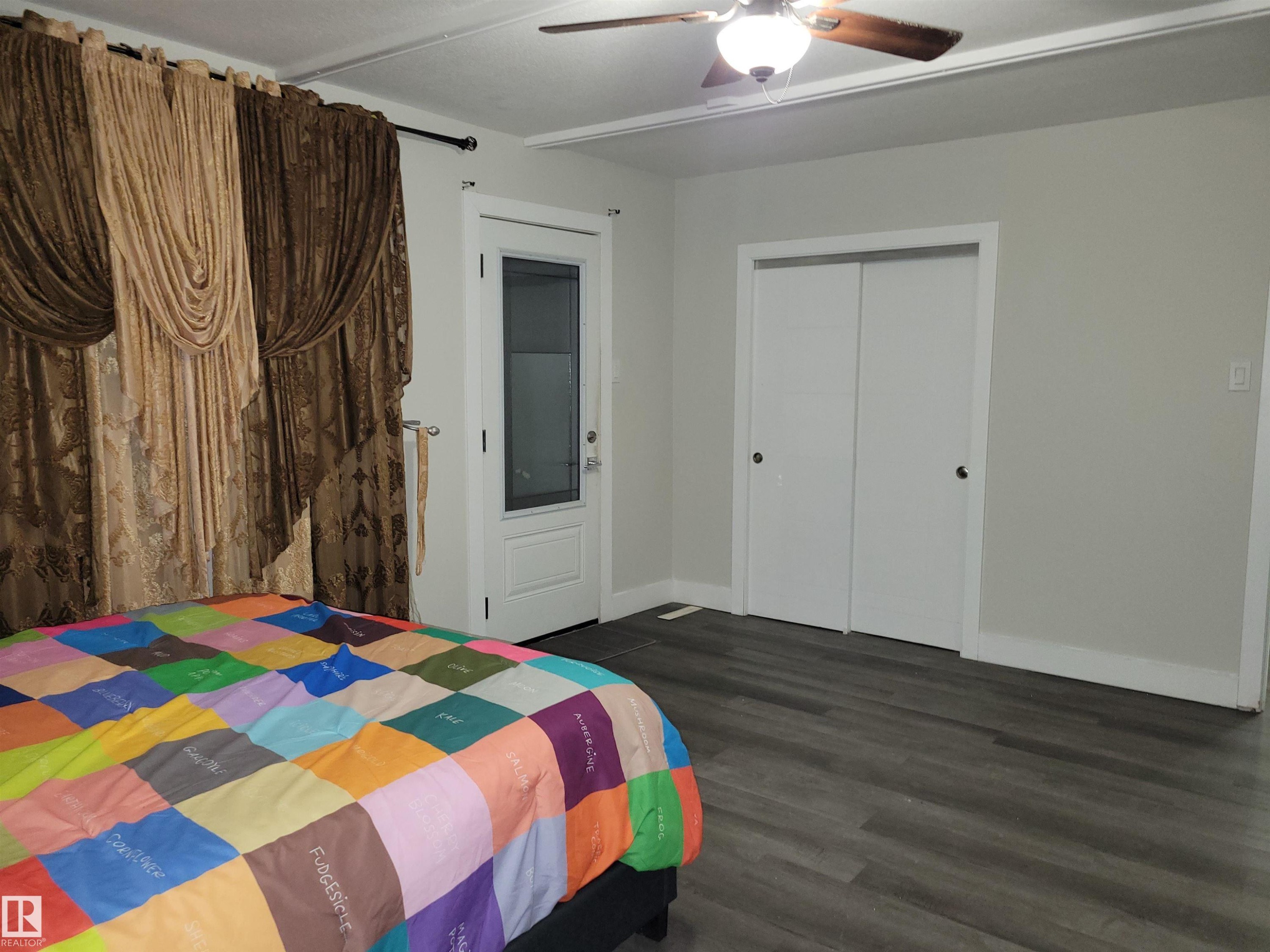 9131 83 Avenue, Edmonton, AB - Indoor Photo Showing Bedroom