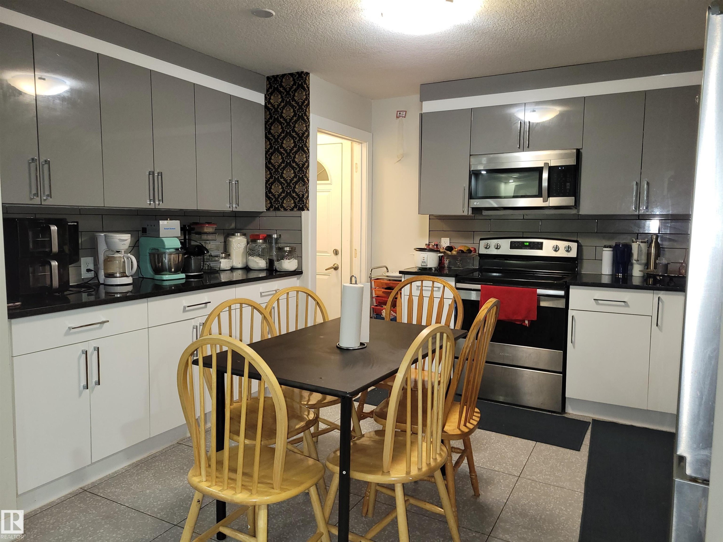 9131 83 Avenue, Edmonton, AB - Indoor