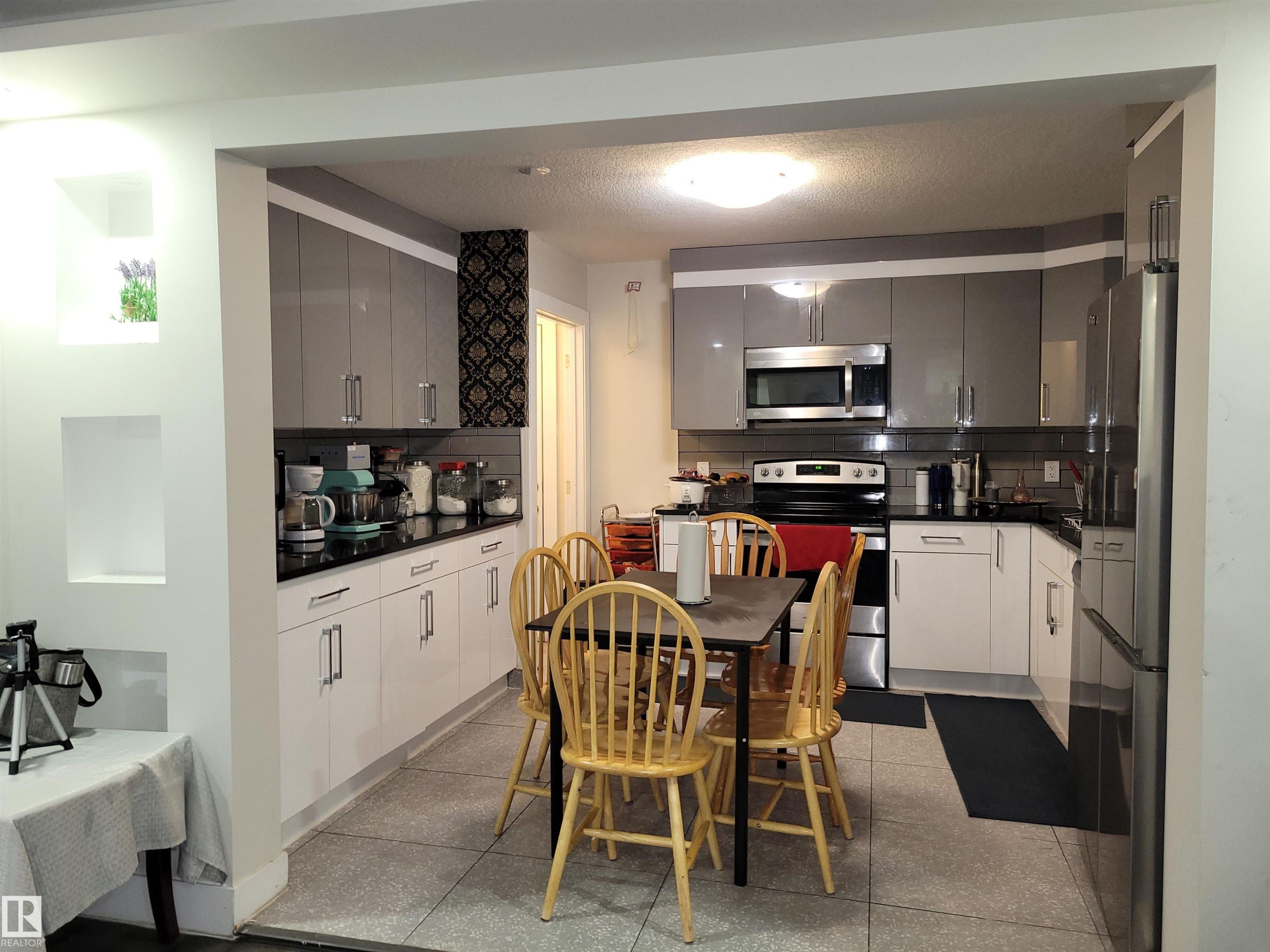 9131 83 Avenue, Edmonton, AB - Indoor