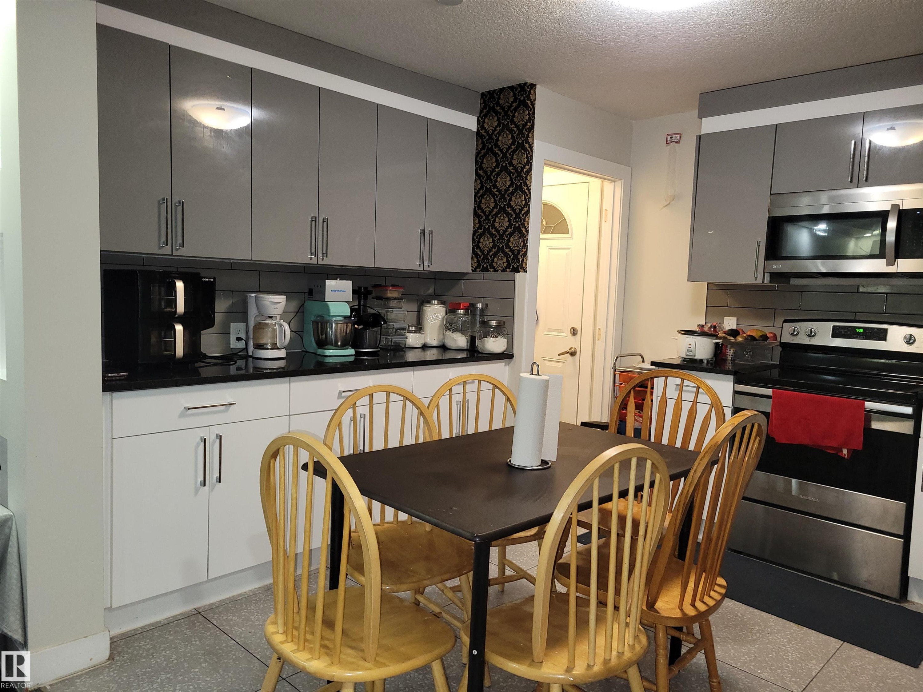 9131 83 Avenue, Edmonton, AB - Indoor