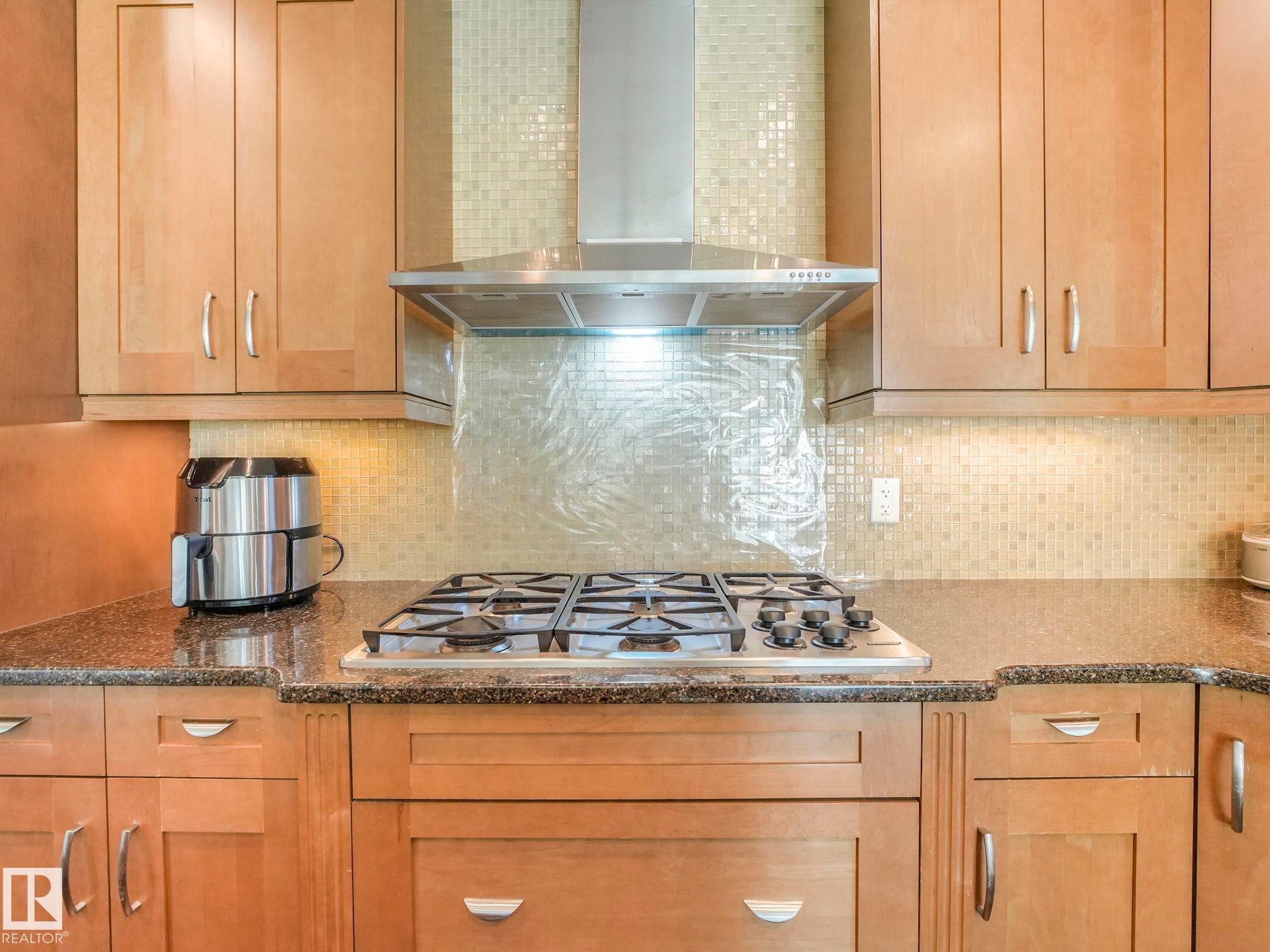 2408 Martell Crescent, Edmonton, AB - Indoor Photo Showing Kitchen With Upgraded Kitchen