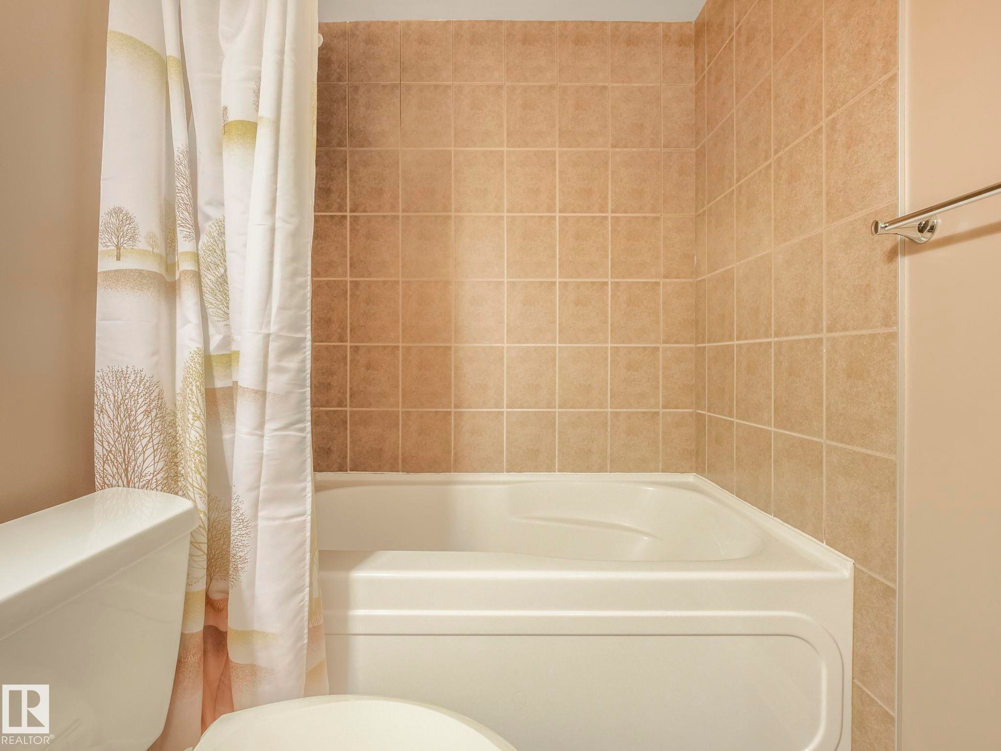 2408 Martell Crescent, Edmonton, AB - Indoor Photo Showing Bathroom