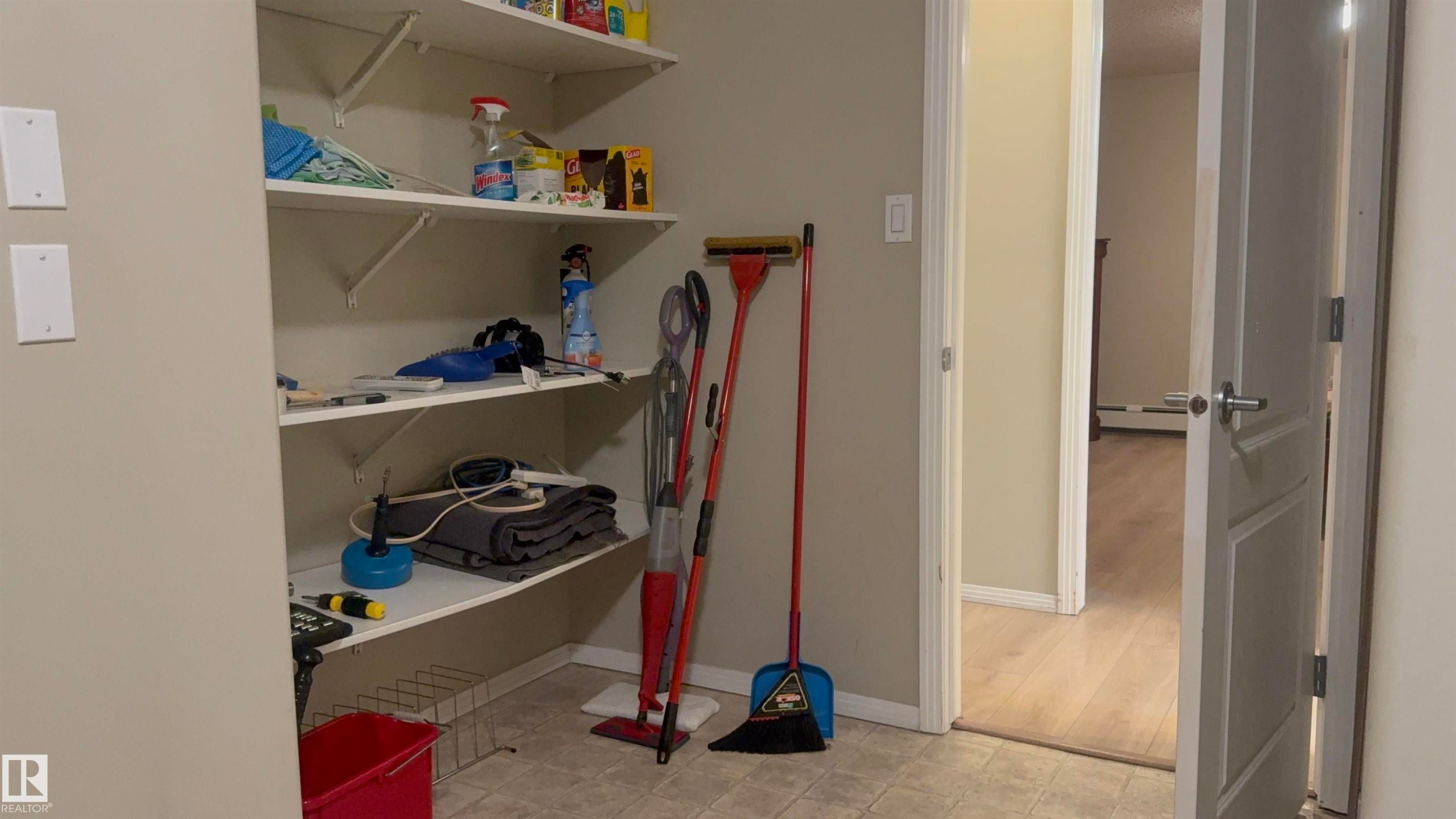 315 592 Hooke Road, Edmonton, AB - Indoor With Storage