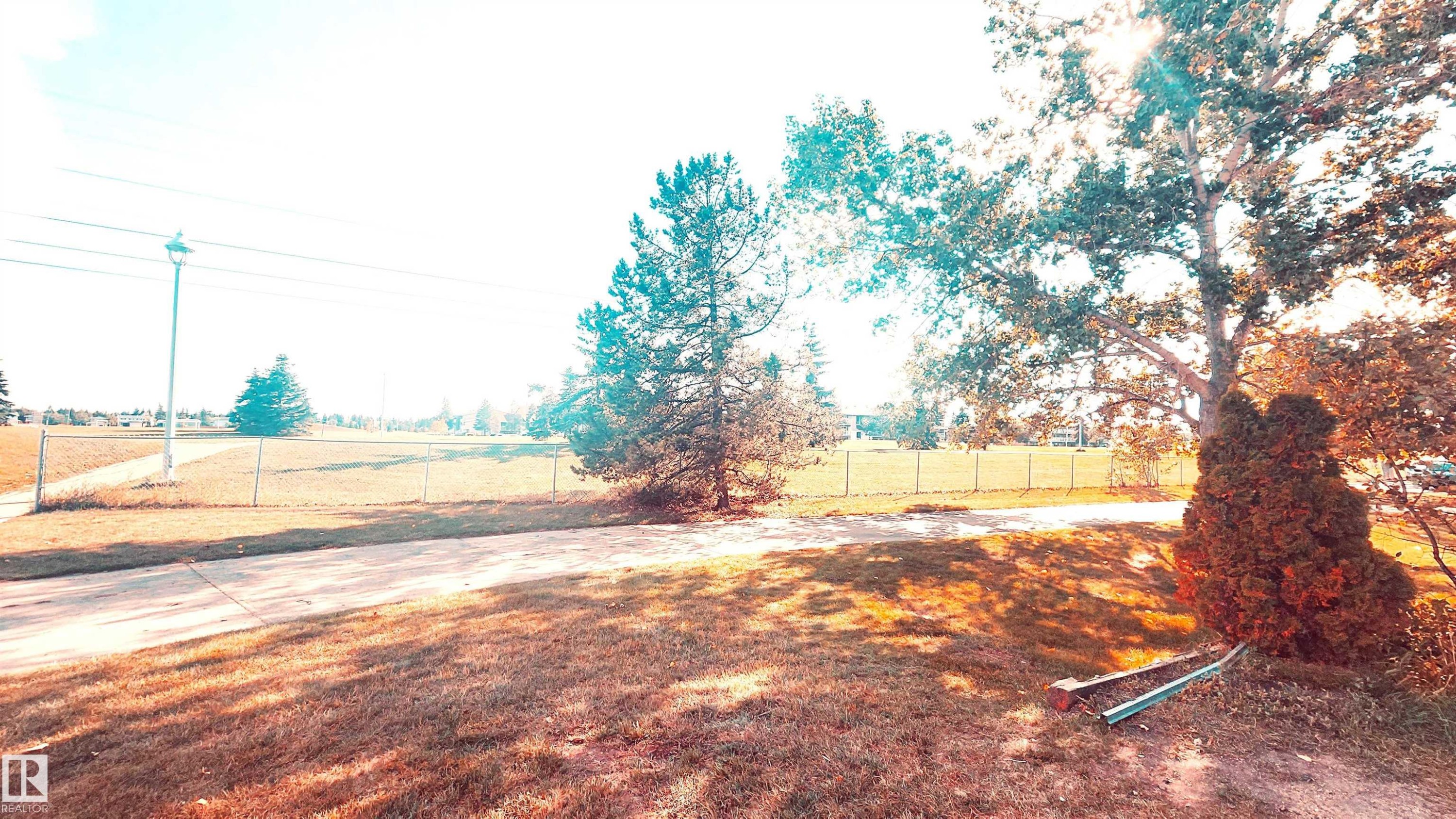 View of yard featuring a rural view - 2 11265 31 Avenue, Edmonton, AB - Outdoor