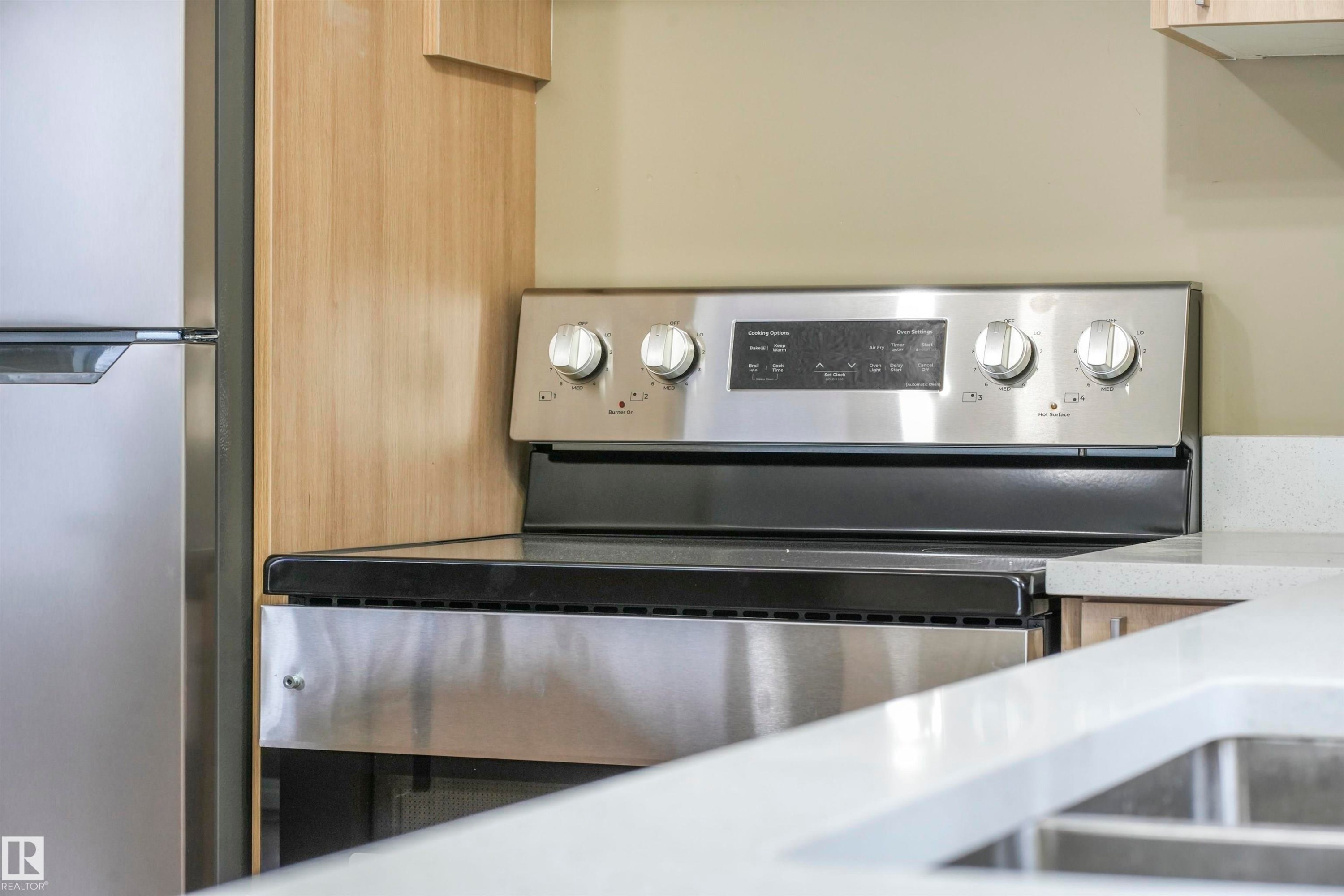 33 4020 21 Street, Edmonton, AB - Indoor Photo Showing Kitchen