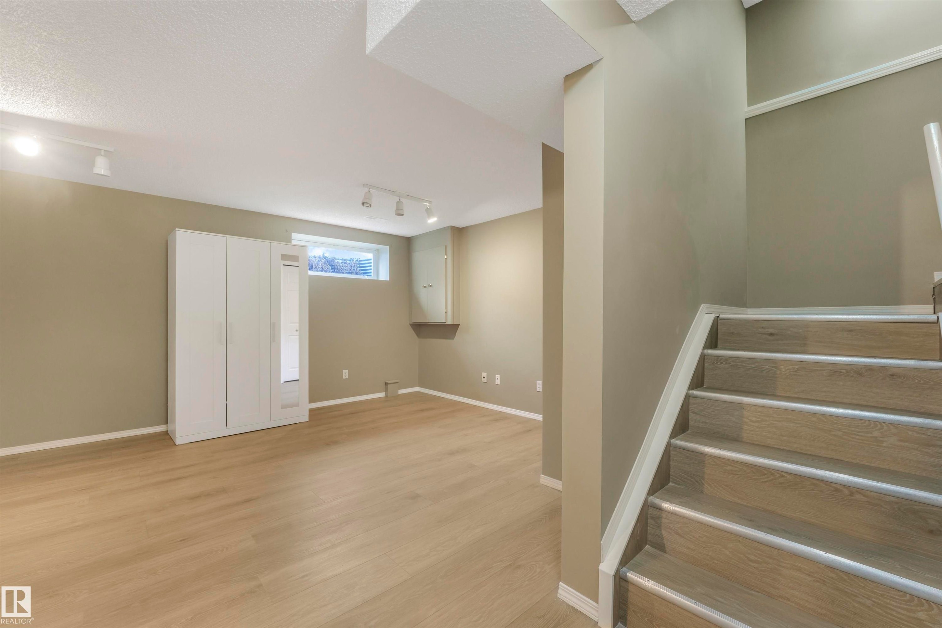 33 4020 21 Street, Edmonton, AB - Indoor Photo Showing Other Room