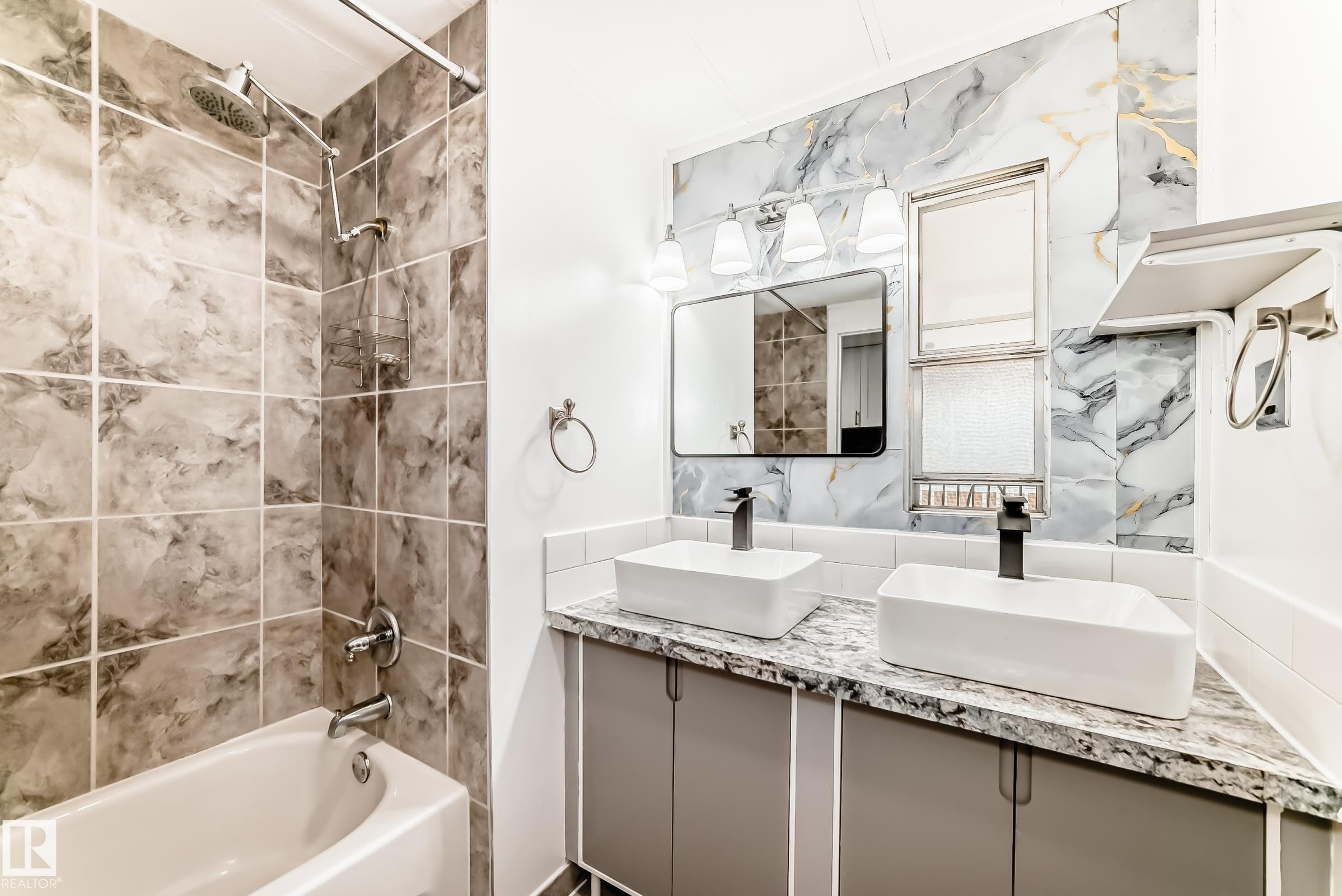 404 Evergreen Park, Edmonton, AB - Indoor Photo Showing Bathroom