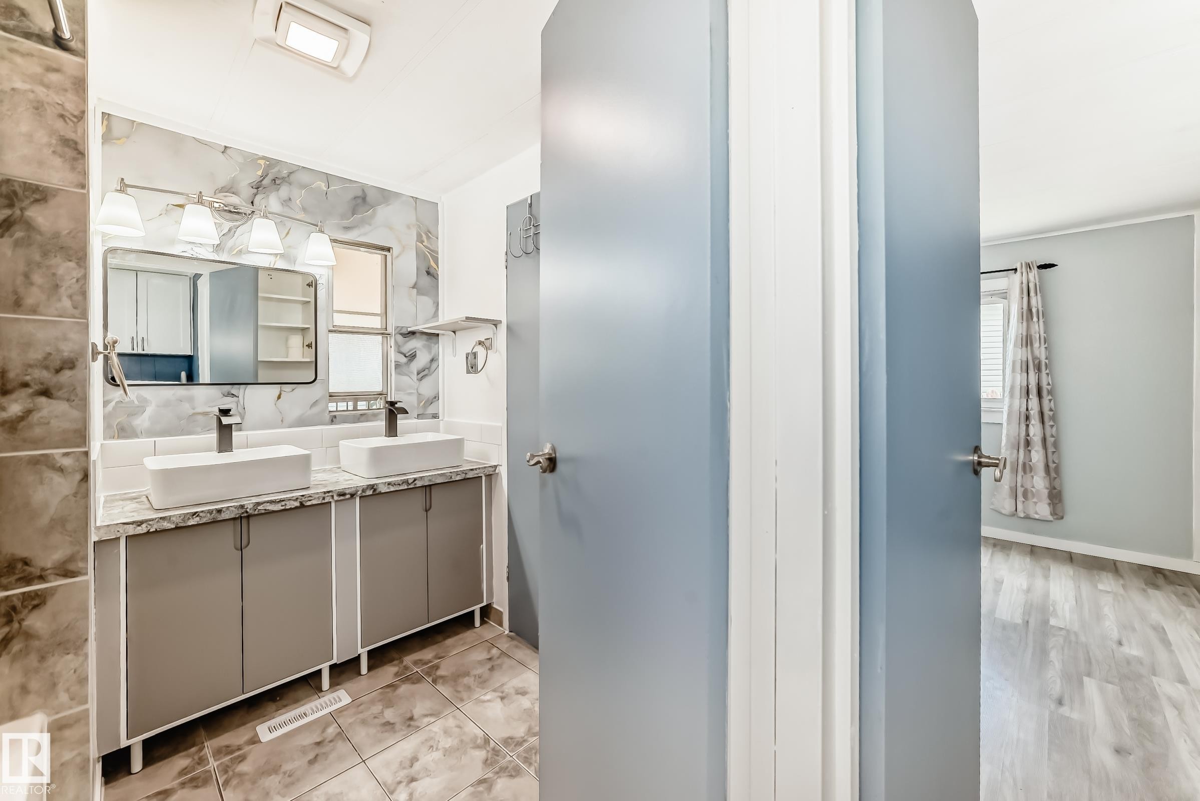 404 Evergreen Park, Edmonton, AB - Indoor Photo Showing Bathroom