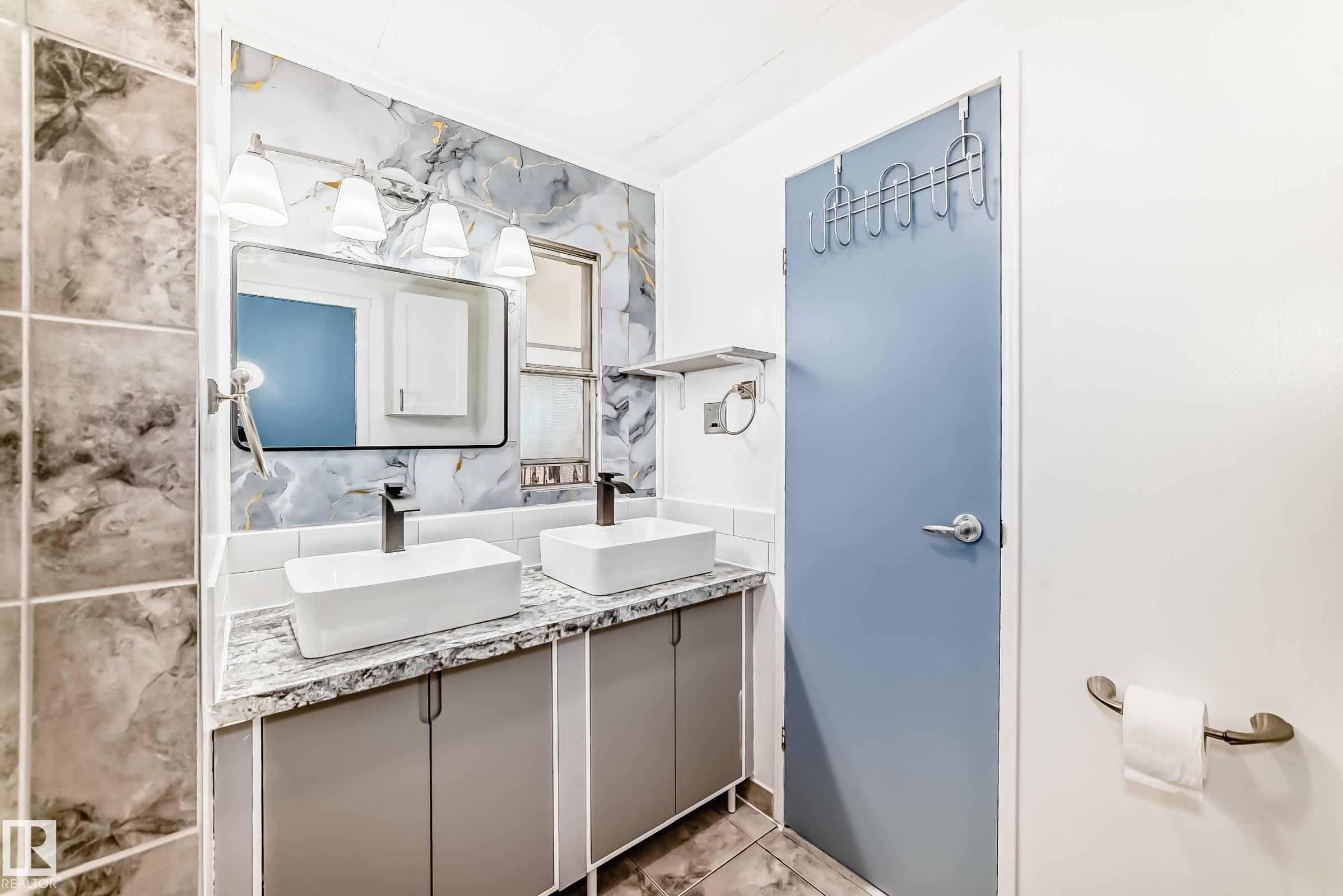 404 Evergreen Park, Edmonton, AB - Indoor Photo Showing Bathroom
