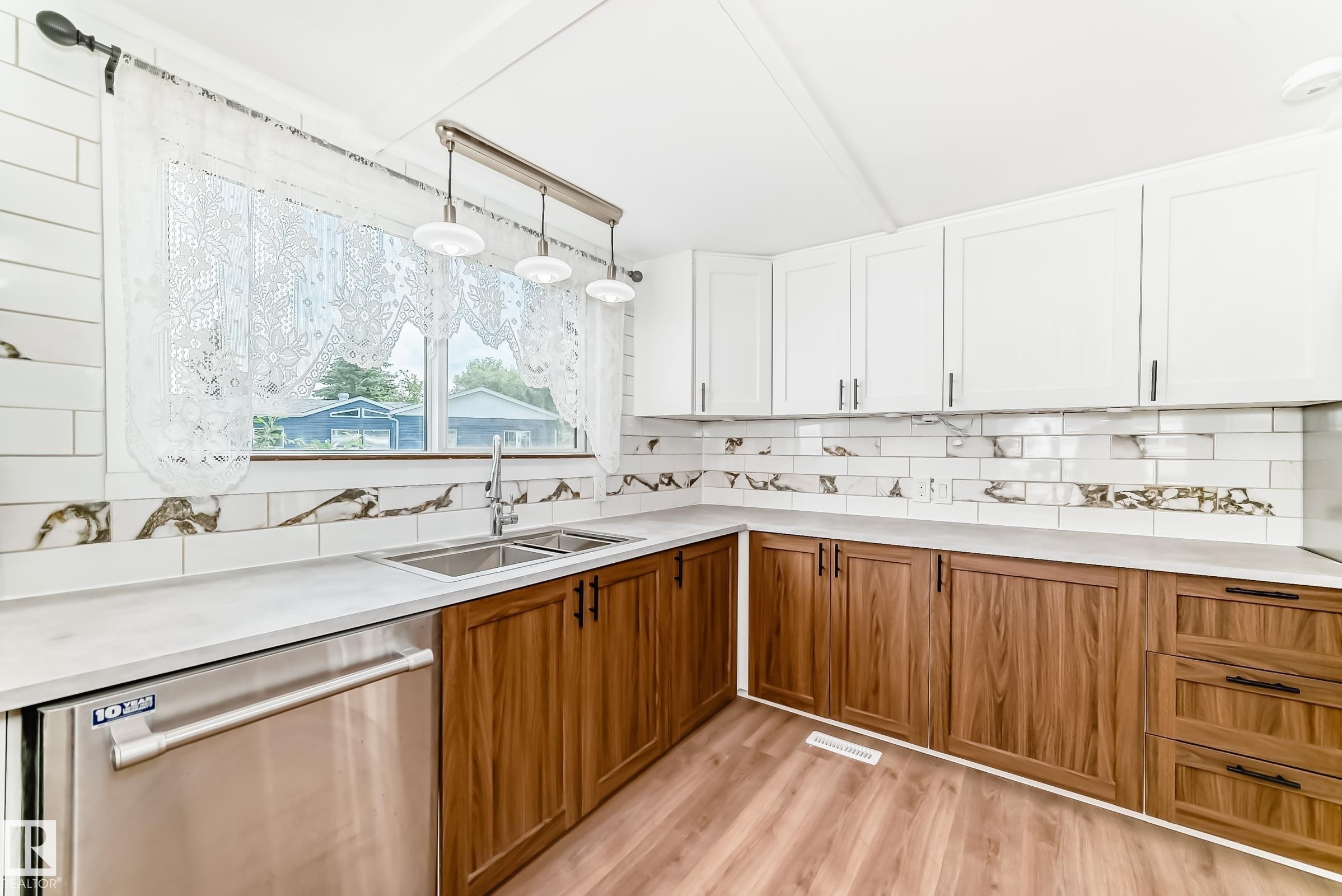 404 Evergreen Park, Edmonton, AB - Indoor Photo Showing Kitchen With Double Sink