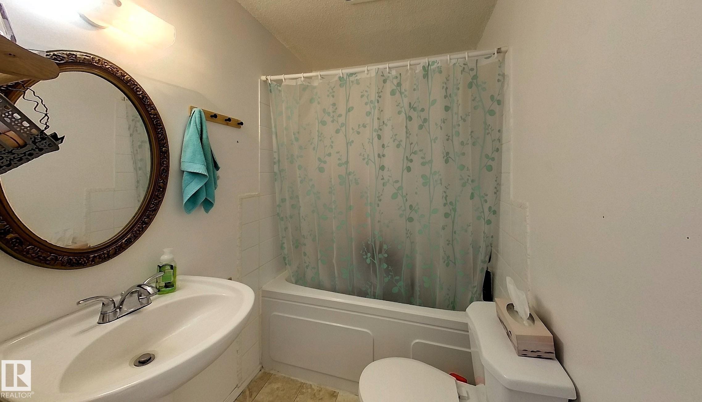 5137 6Th Avenue, Edson, AB - Indoor Photo Showing Bathroom