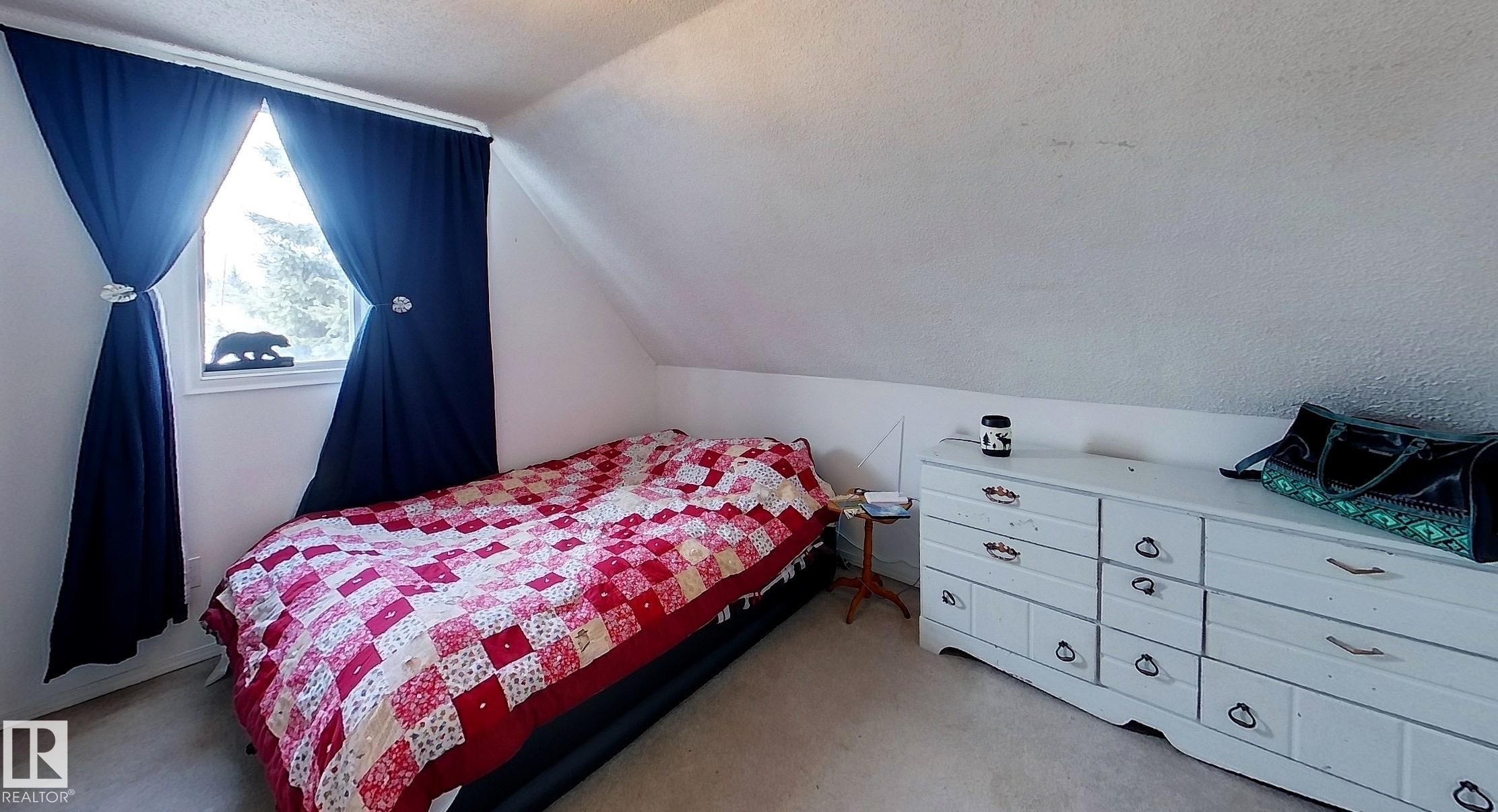 5137 6Th Avenue, Edson, AB - Indoor Photo Showing Bedroom