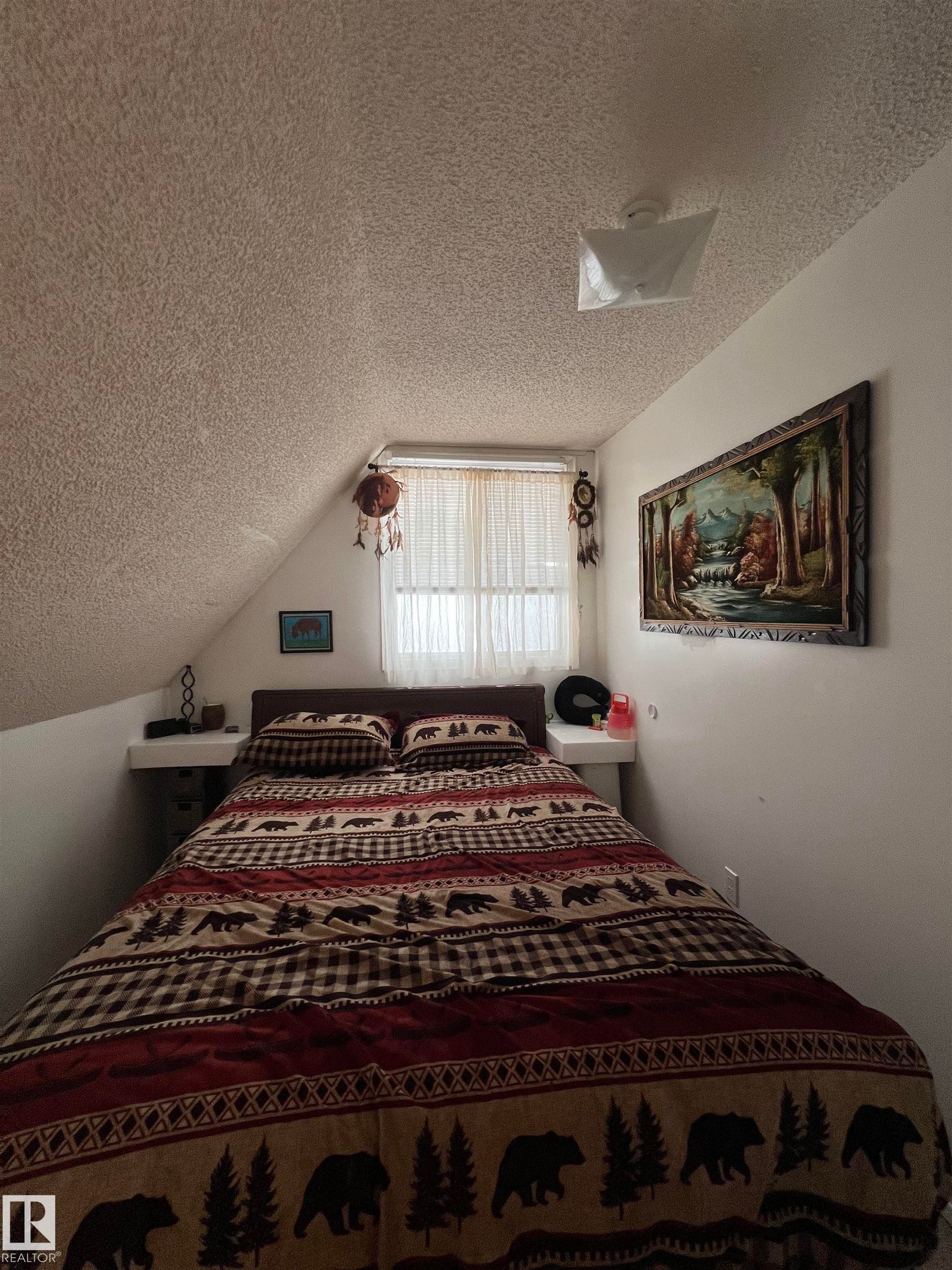 5137 6Th Avenue, Edson, AB - Indoor Photo Showing Bedroom