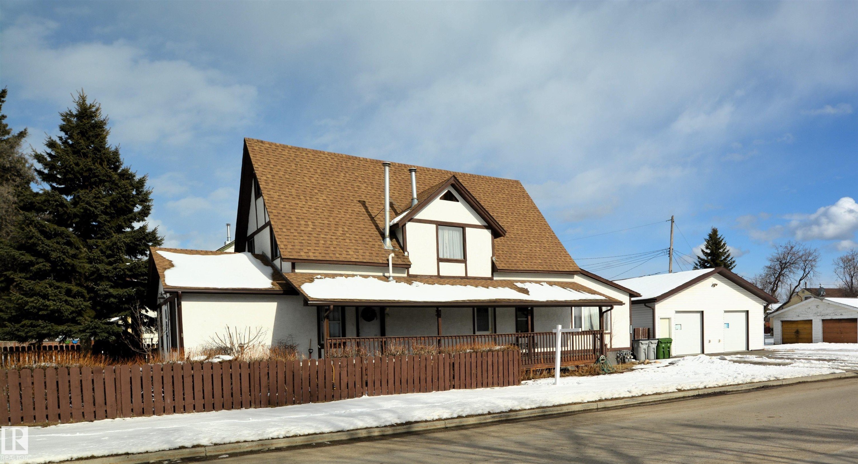 5137 6Th Avenue, Edson, AB - Outdoor