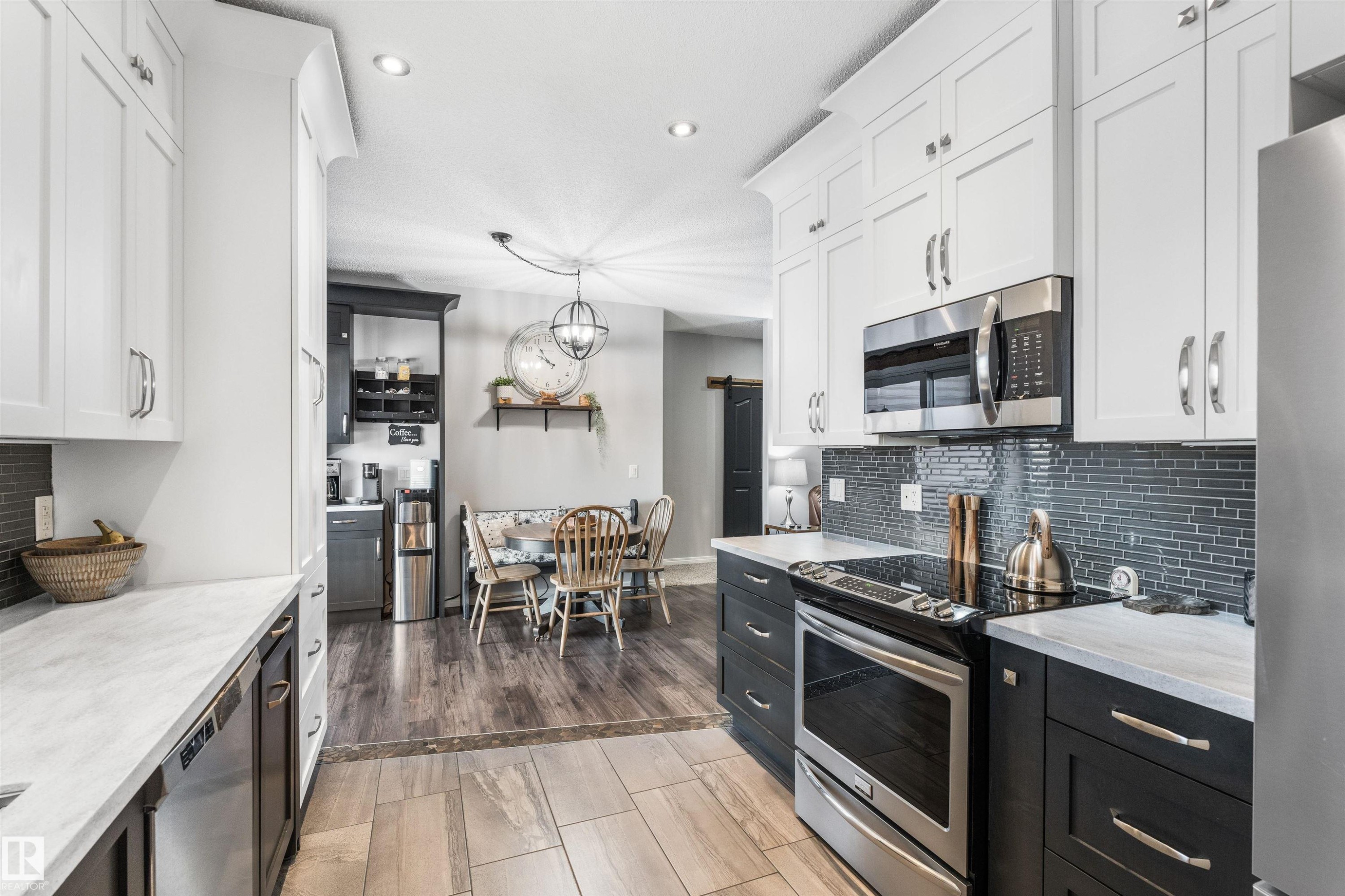 103 52318 Rge Road 25, Rural Parkland County, AB - Indoor Photo Showing Kitchen With Upgraded Kitchen