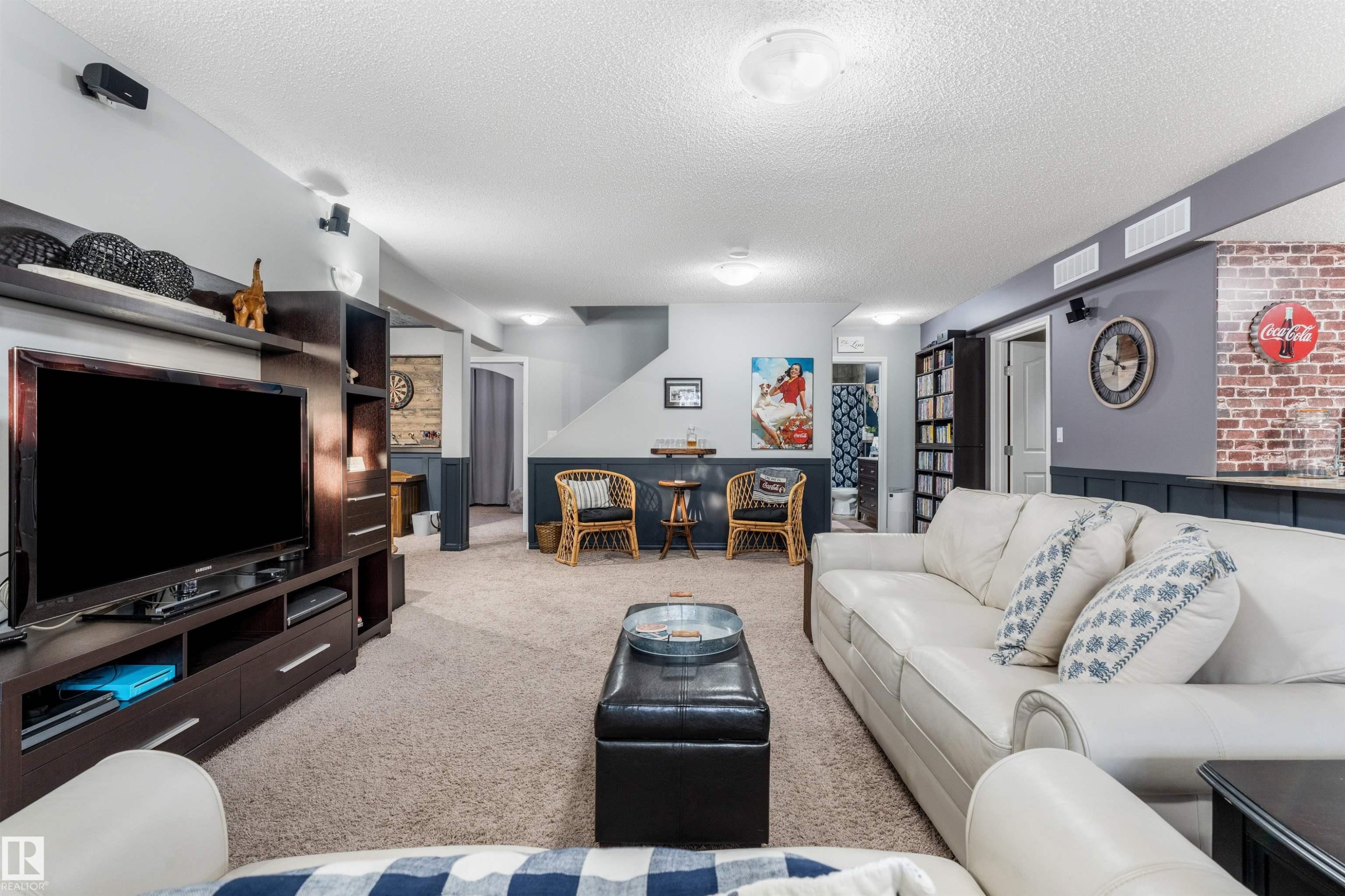 103 52318 Rge Road 25, Rural Parkland County, AB - Indoor Photo Showing Living Room