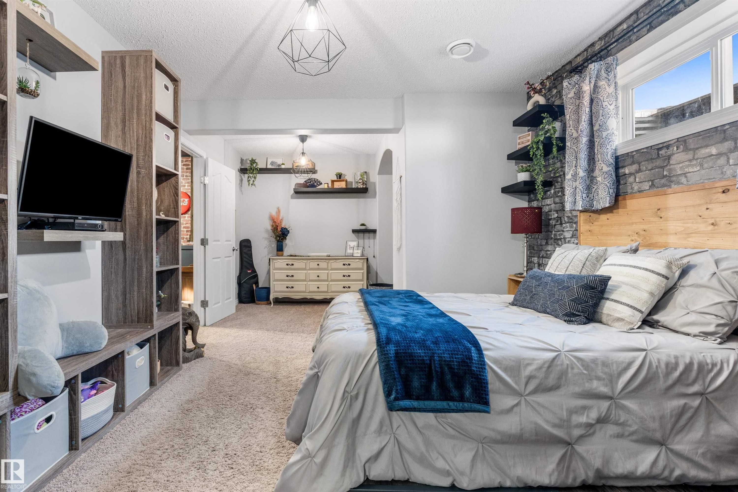 103 52318 Rge Road 25, Rural Parkland County, AB - Indoor Photo Showing Bedroom