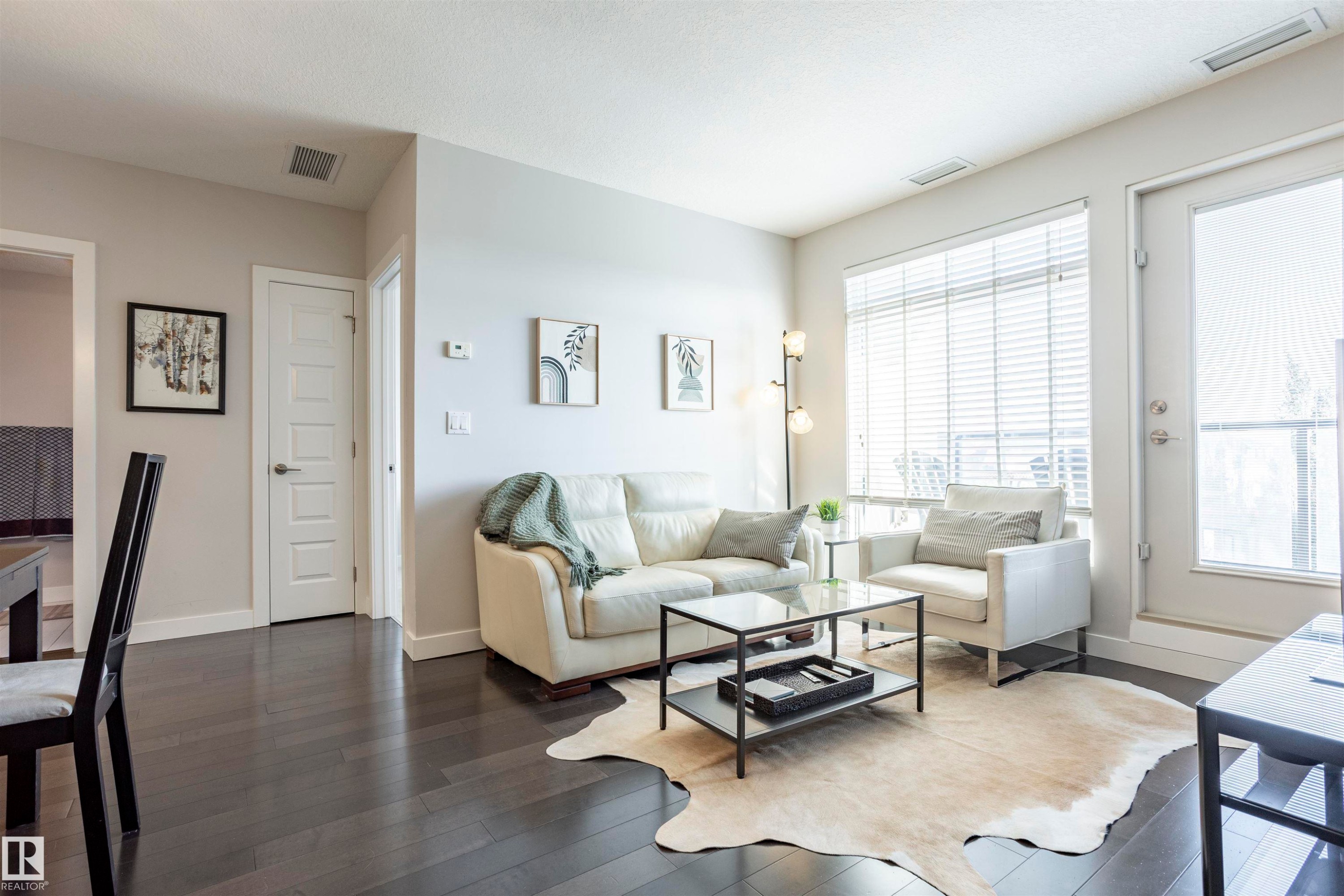 307 5151 Windermere Boulevard, Edmonton, AB - Indoor Photo Showing Living Room