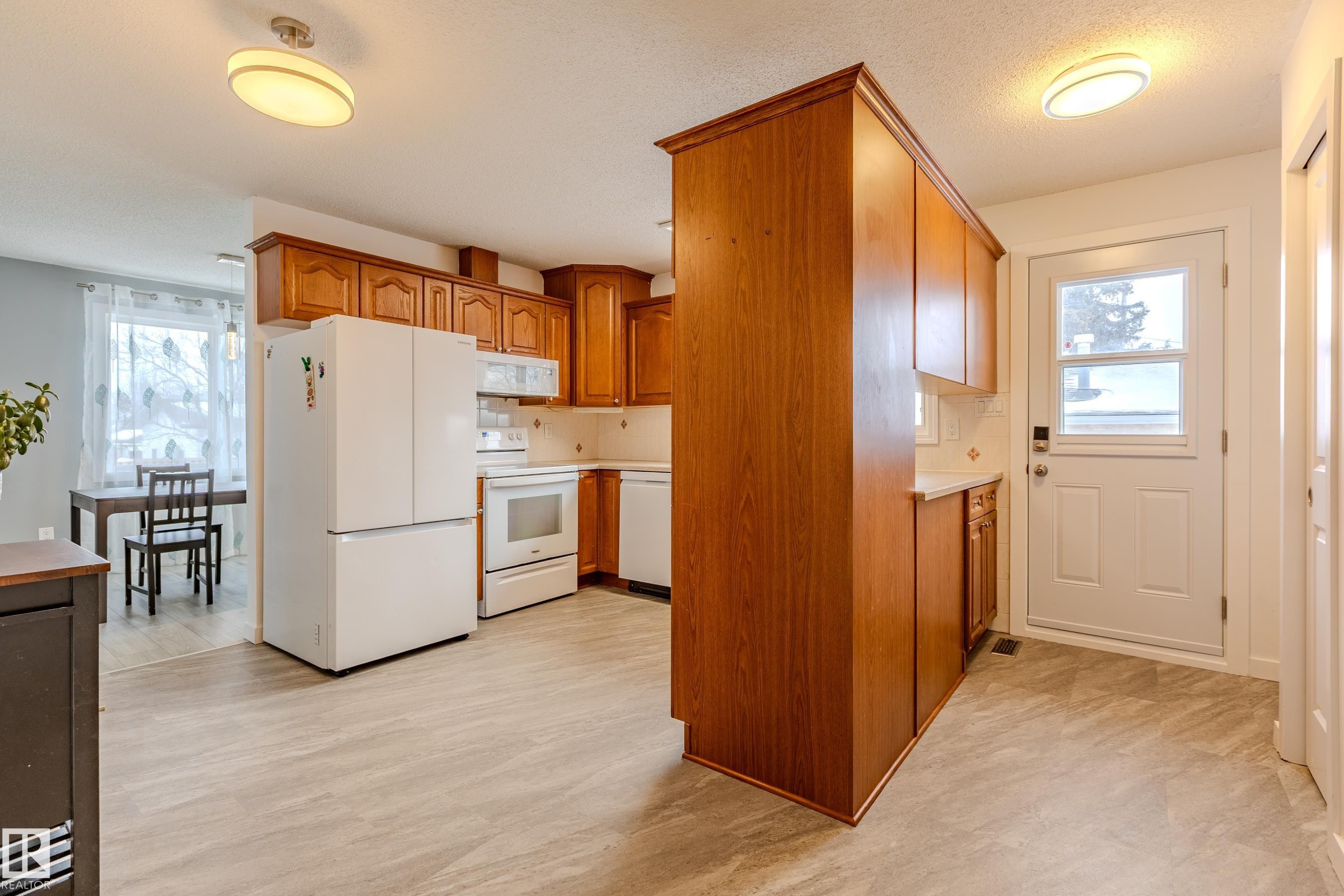 5221 51 A Avenue, Legal, AB - Indoor Photo Showing Kitchen
