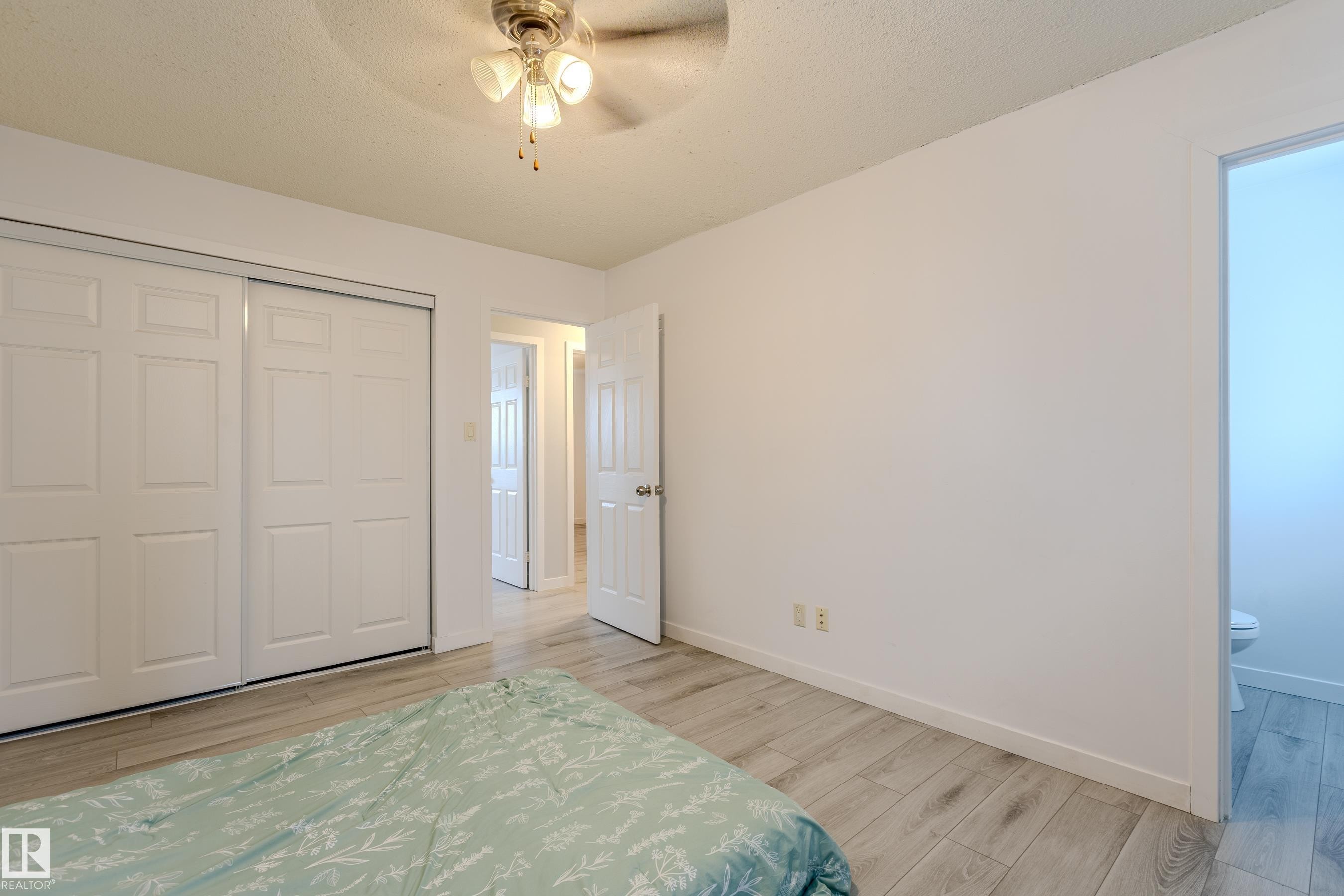 5221 51 A Avenue, Legal, AB - Indoor