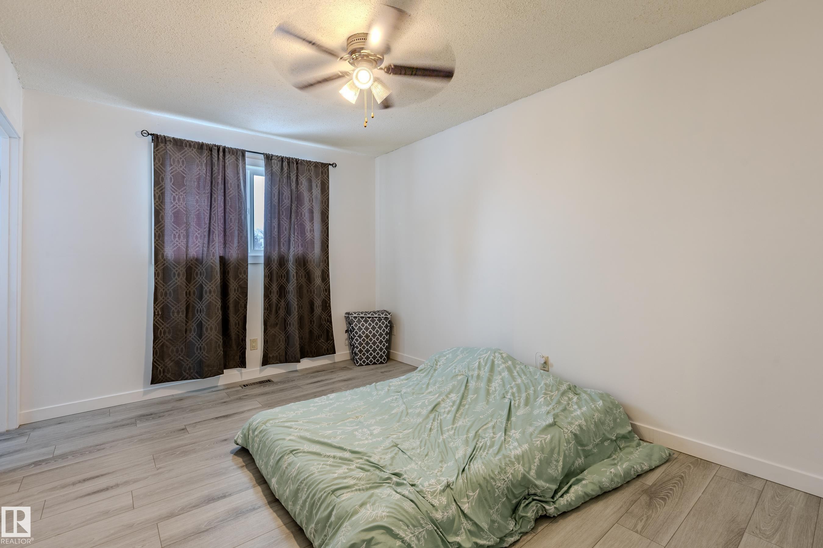 5221 51 A Avenue, Legal, AB - Indoor Photo Showing Bedroom