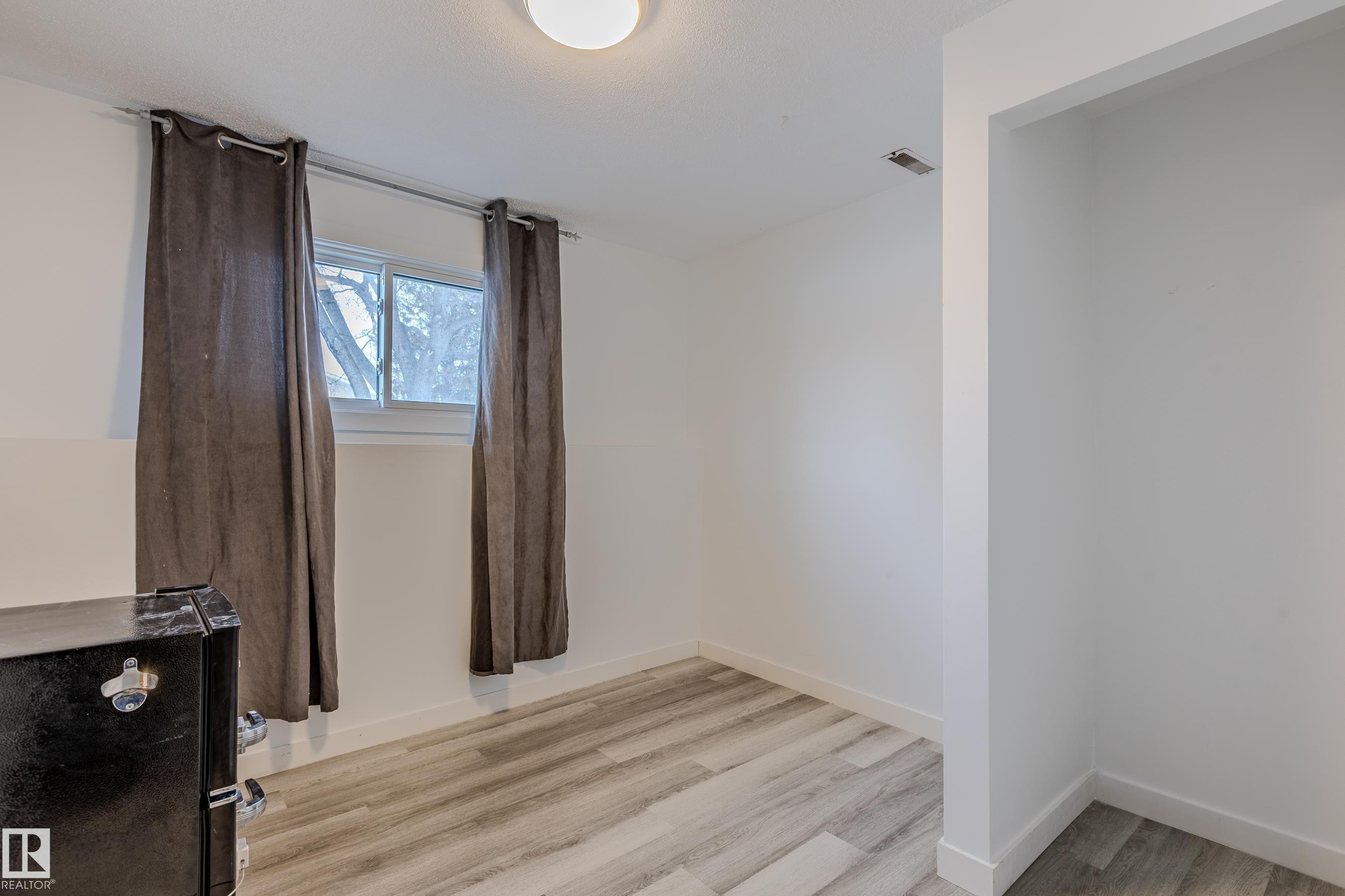 5221 51 A Avenue, Legal, AB - Indoor Photo Showing Other Room