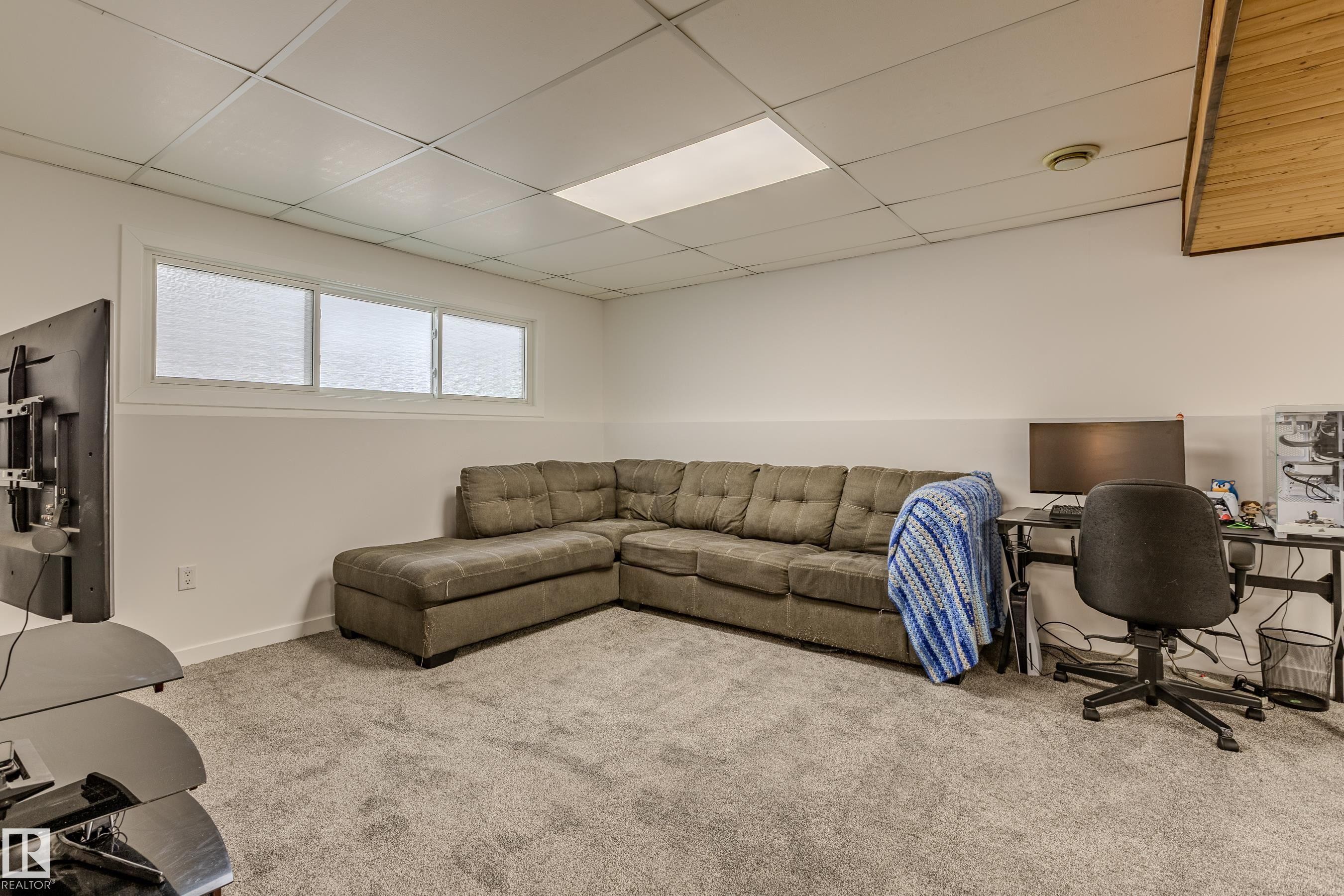 5221 51 A Avenue, Legal, AB - Indoor