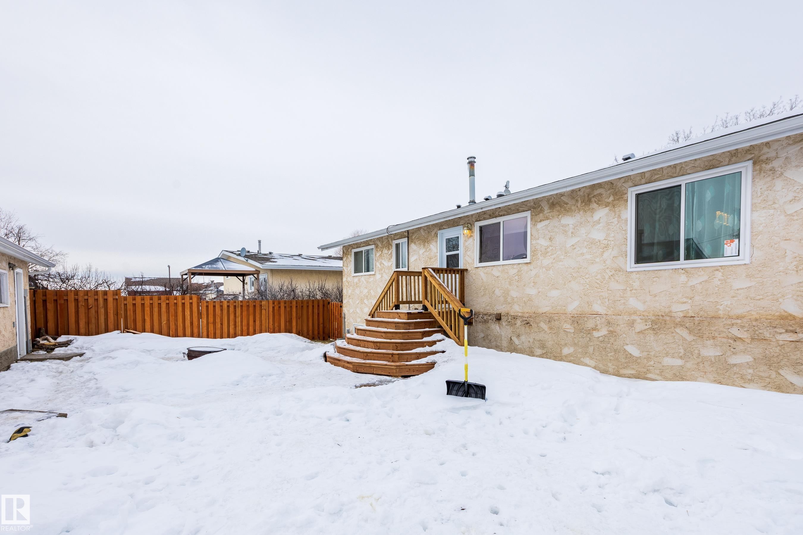 5221 51 A Avenue, Legal, AB - Outdoor