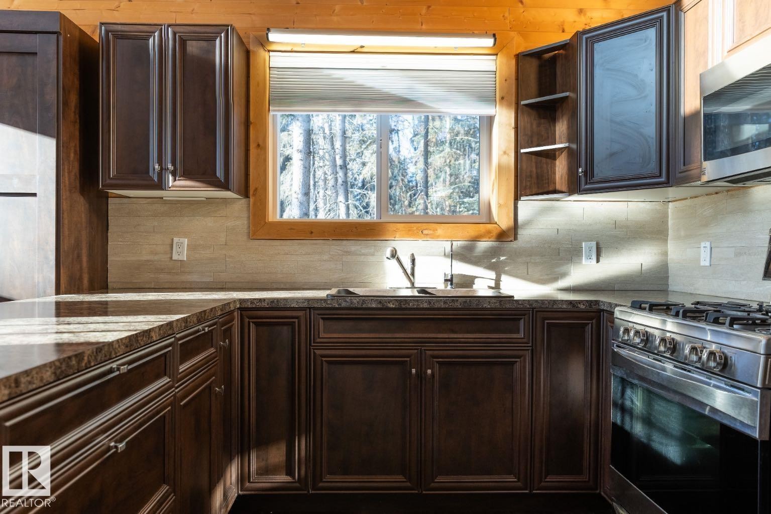 126 62036 Twp Road 462, Rural Wetaskiwin County, AB - Indoor Photo Showing Kitchen With Upgraded Kitchen