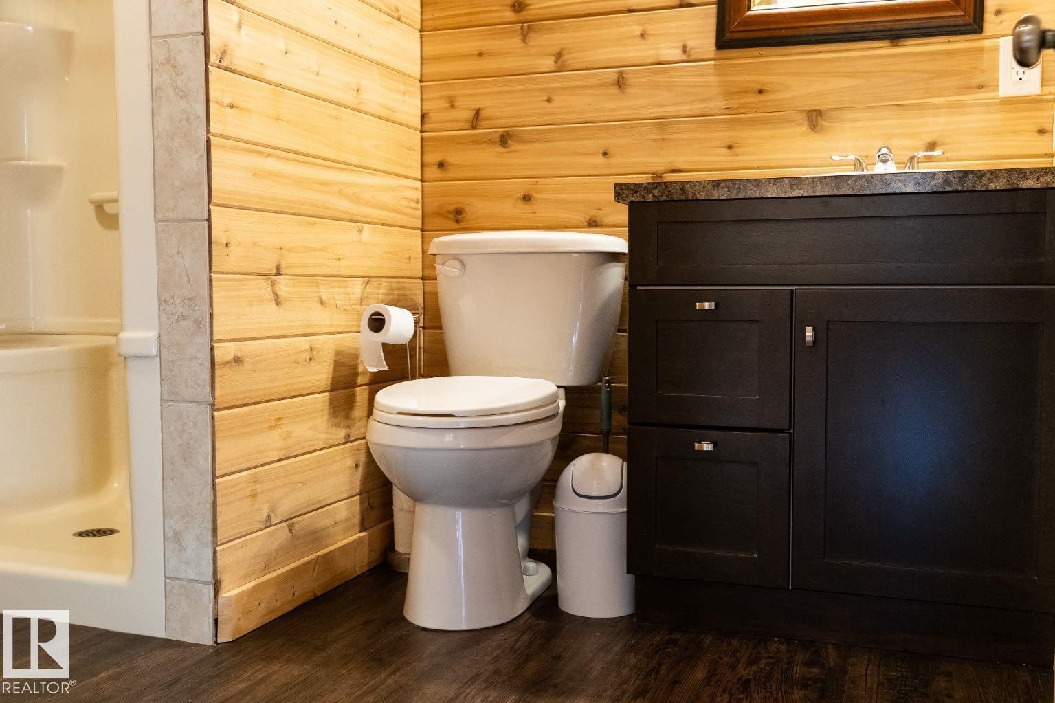 126 62036 Twp Road 462, Rural Wetaskiwin County, AB - Indoor Photo Showing Bathroom