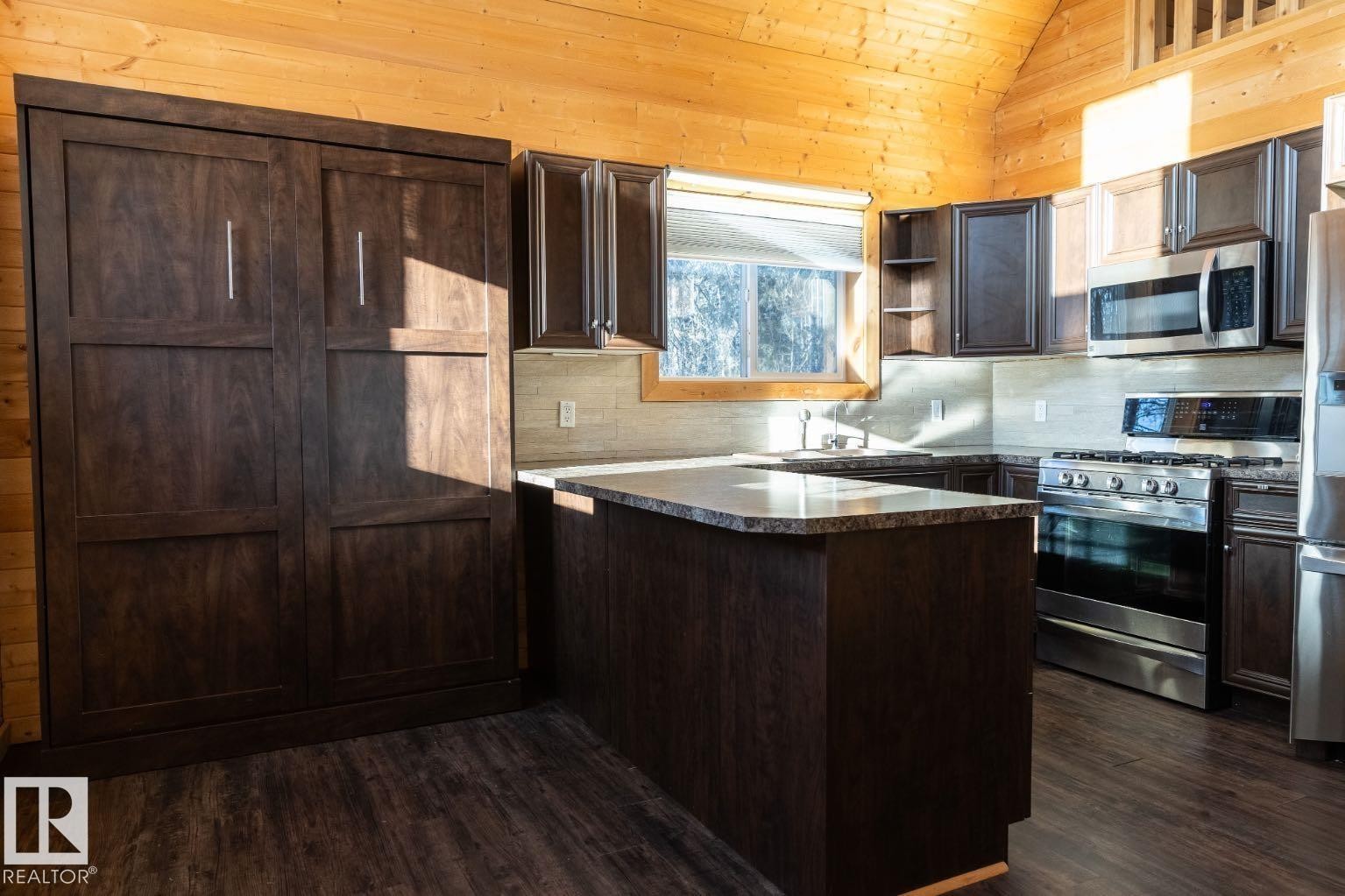 126 62036 Twp Road 462, Rural Wetaskiwin County, AB - Indoor Photo Showing Kitchen With Upgraded Kitchen