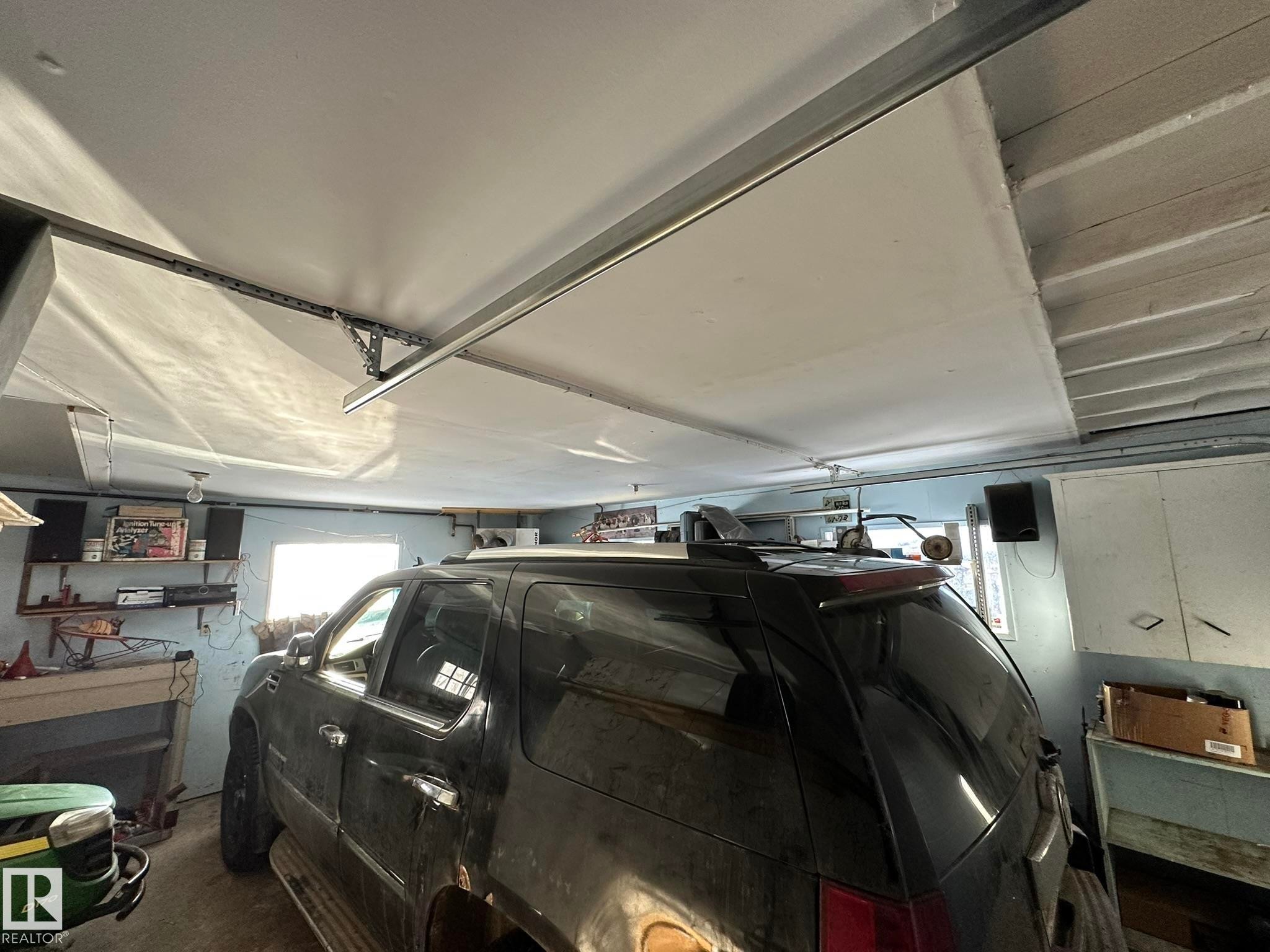 59240 Range 191 Road, Rural Smoky Lake County, AB - Indoor Photo Showing Garage
