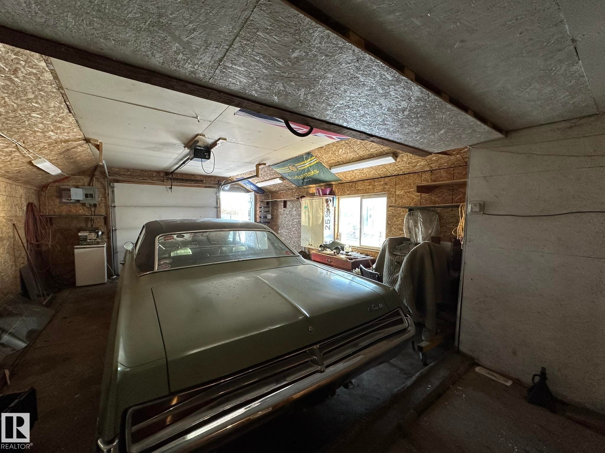 59240 Range 191 Road, Rural Smoky Lake County, AB - Indoor Photo Showing Garage