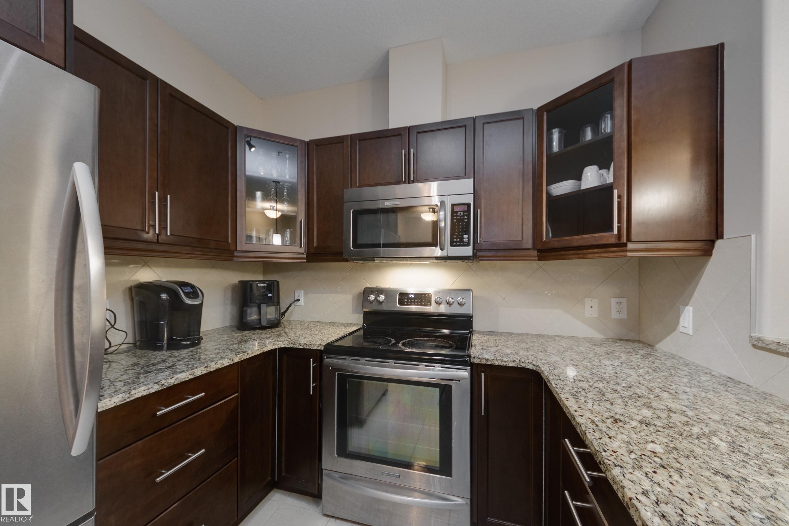 317 6083 Maynard Way, Edmonton, AB - Indoor Photo Showing Kitchen