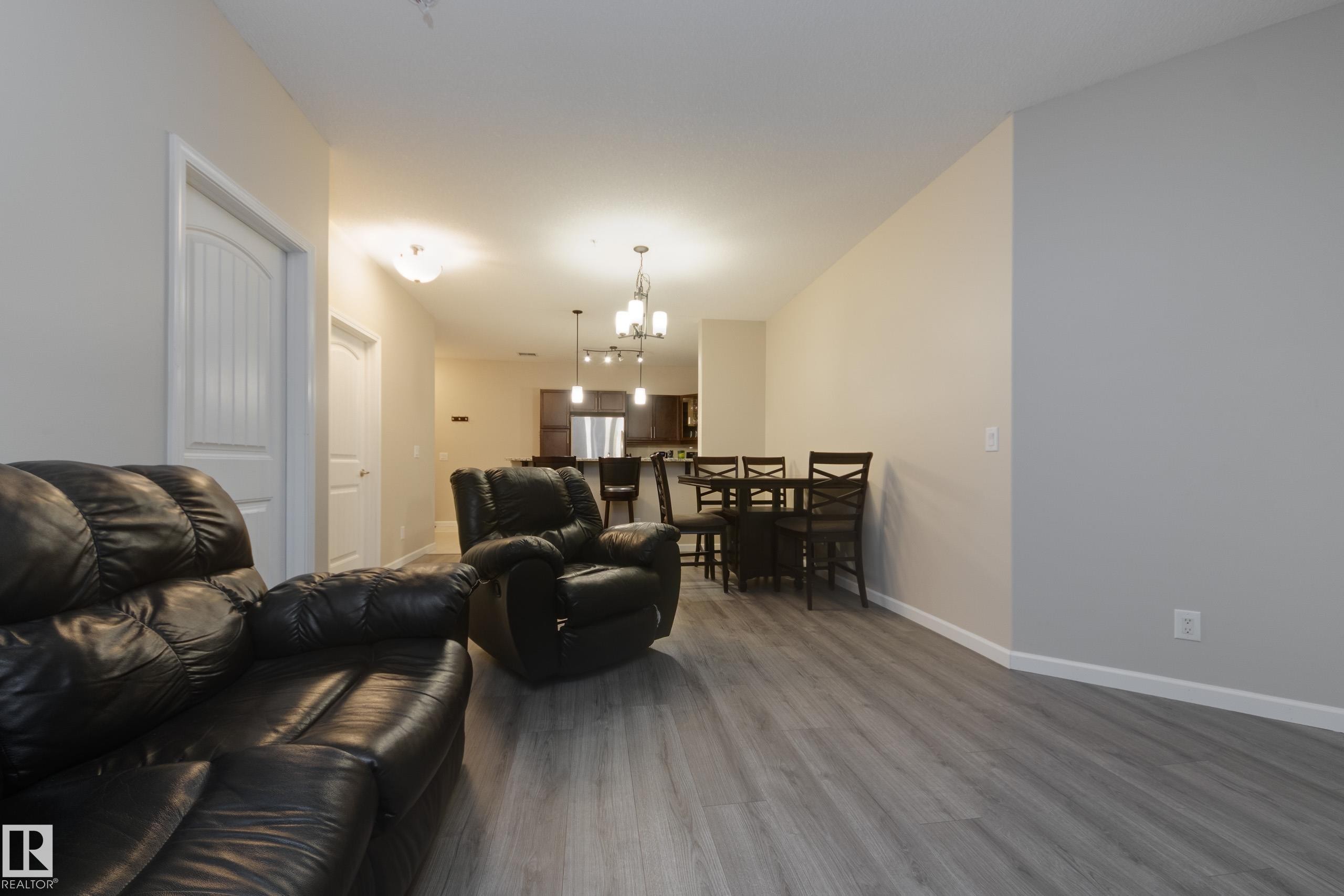 317 6083 Maynard Way, Edmonton, AB - Indoor Photo Showing Living Room