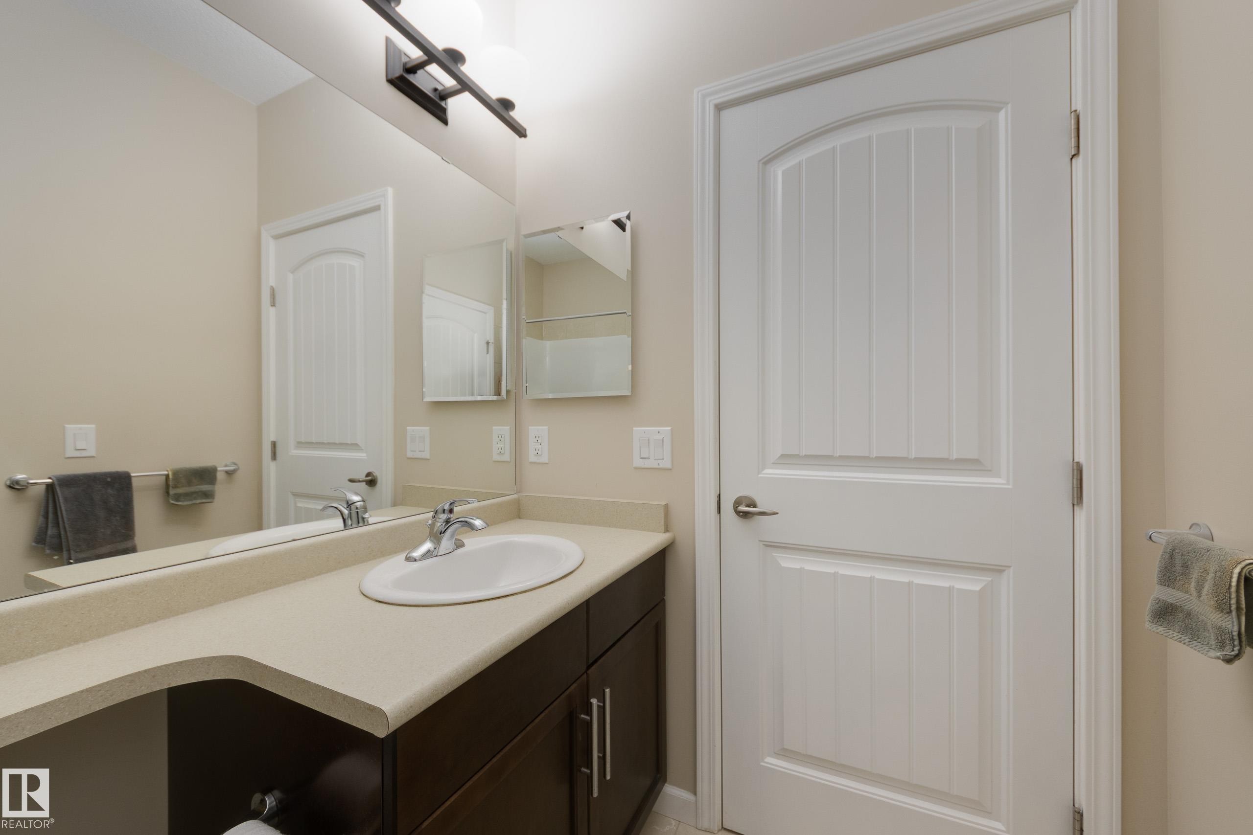 317 6083 Maynard Way, Edmonton, AB - Indoor Photo Showing Bathroom