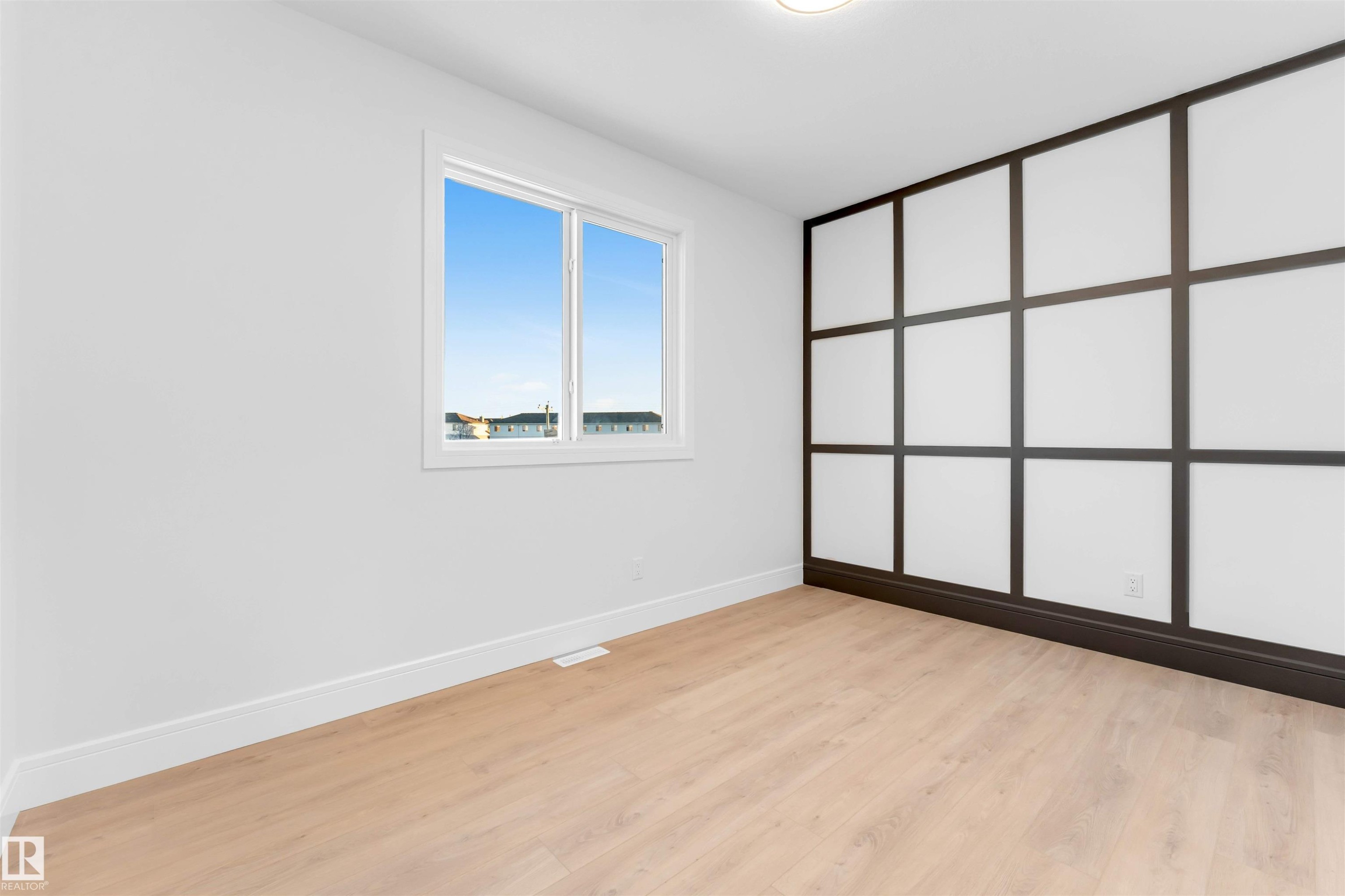 Unfurnished bedroom featuring baseboards and light wood-type flooring - 150 Creekside Lane, Leduc, AB - Indoor Photo Showing Other Room