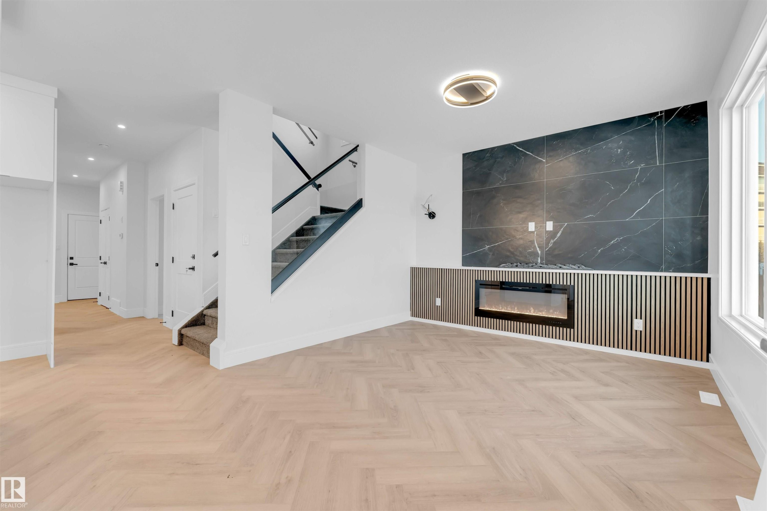 150 Creekside Lane, Leduc, AB - Indoor Photo Showing Other Room