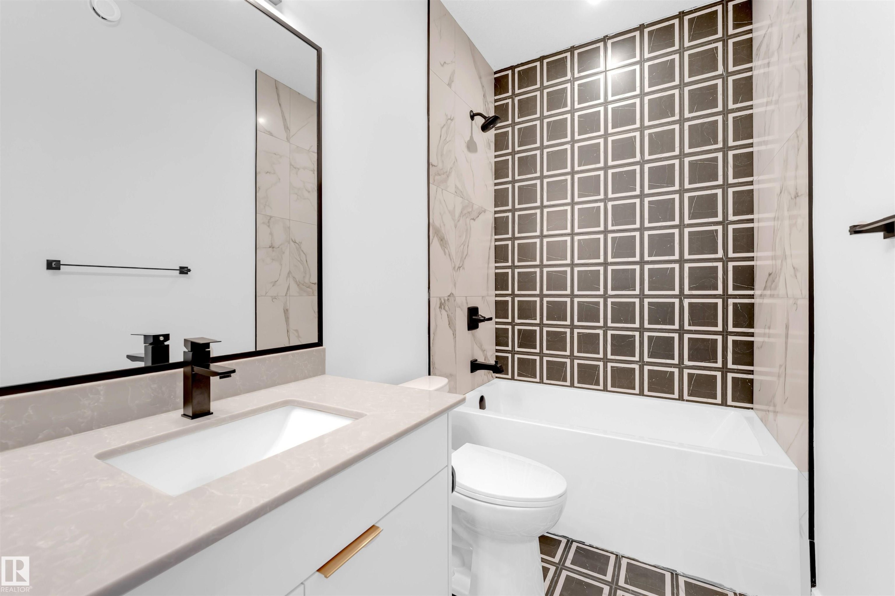 150 Creekside Lane, Leduc, AB - Indoor Photo Showing Bathroom