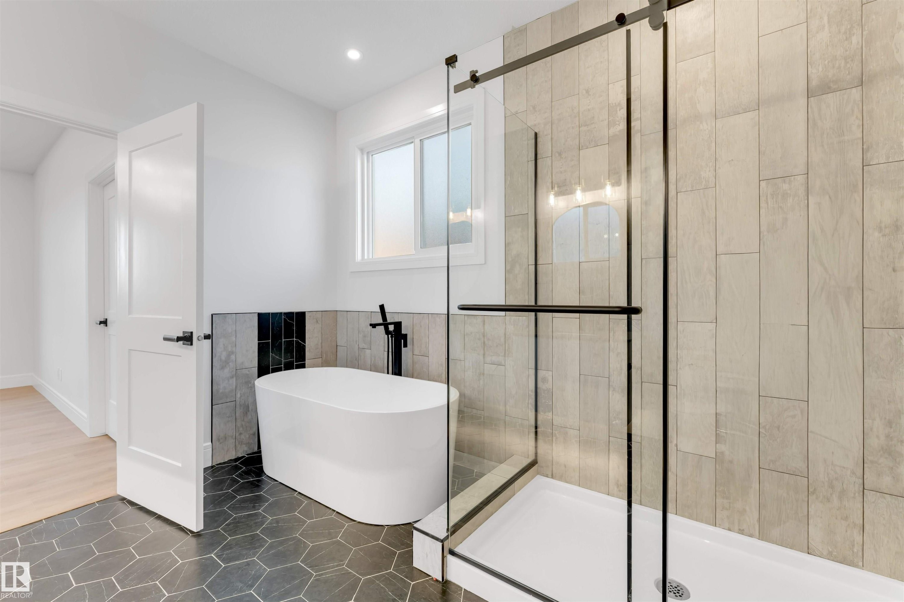 150 Creekside Lane, Leduc, AB - Indoor Photo Showing Bathroom