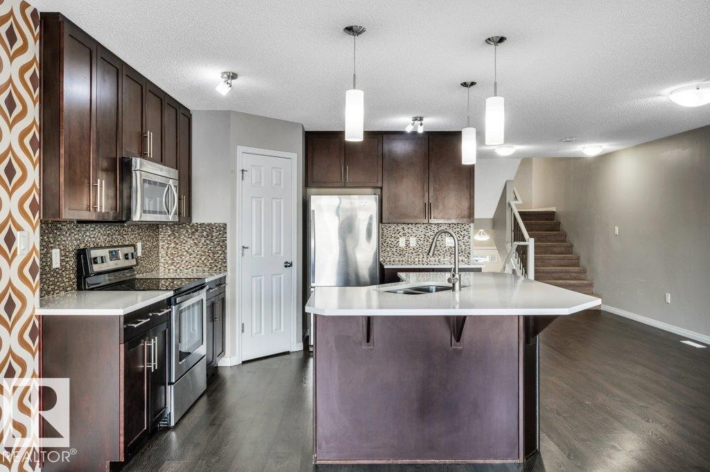 2437 Cassidy Way, Edmonton, AB - Indoor Photo Showing Kitchen With Double Sink With Upgraded Kitchen